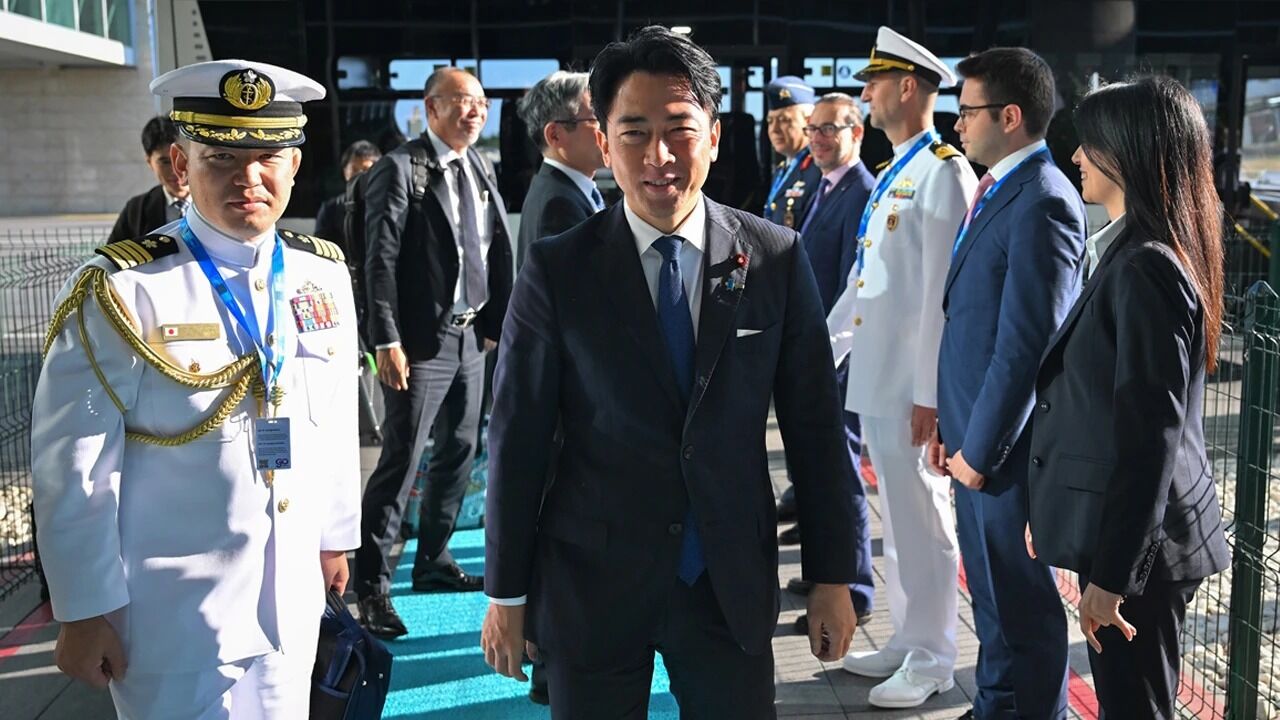 Japon Bakan Bardak Suyu Anlamadı.. İlk Kez Görüyorum (1)