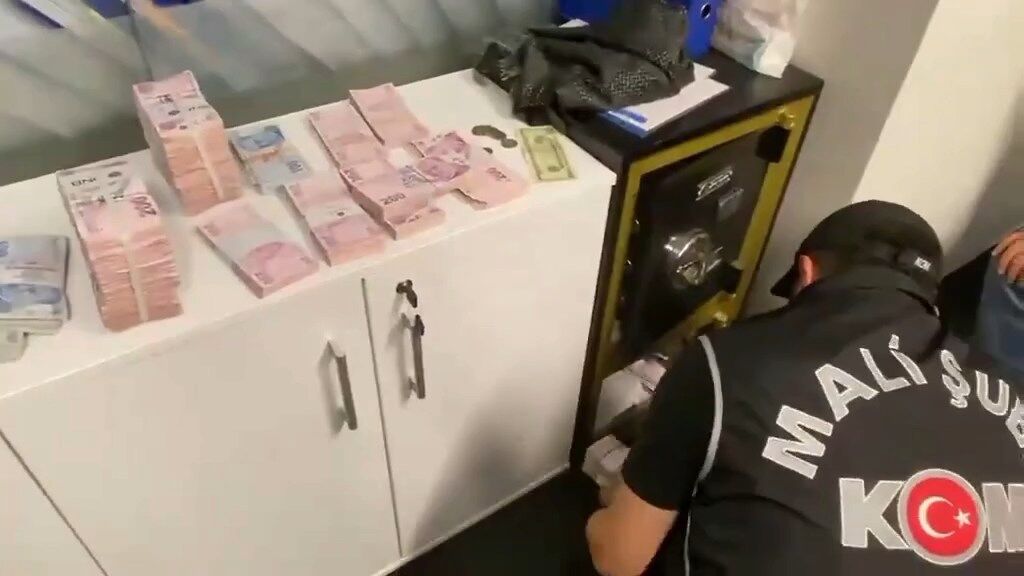 Kasadan Servet Çıktı Operasyon Kuşadası Belediyesi’ne Sıçrayacak Mı (2)