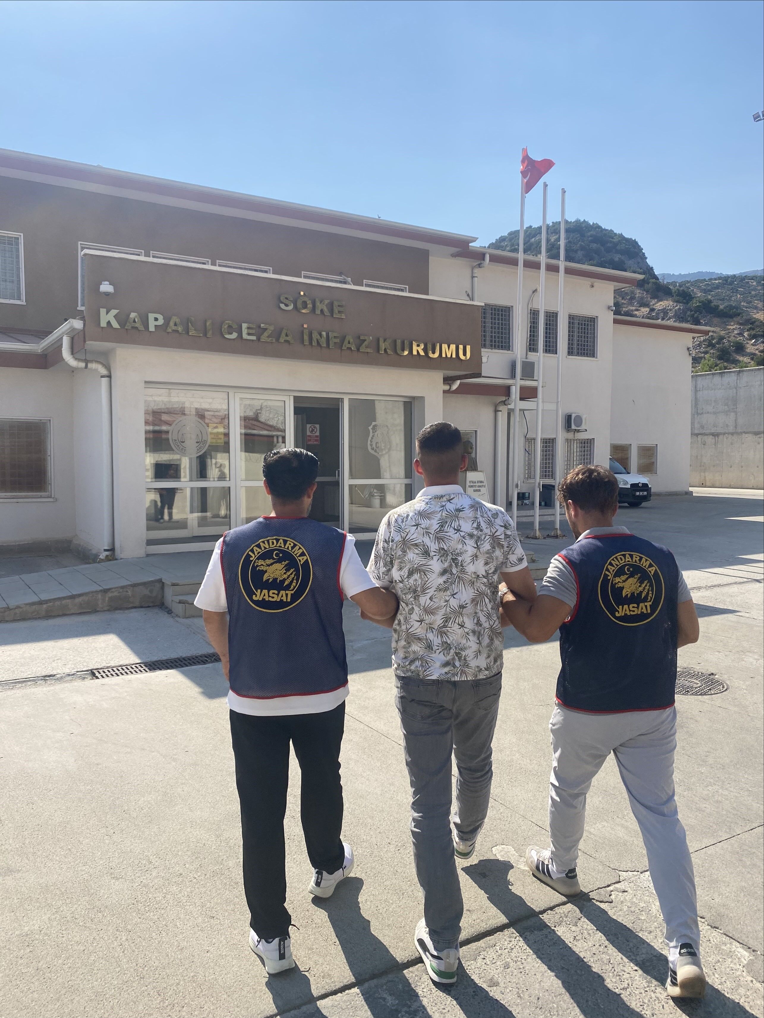 Kuşadası Ve Germencik’te Operasyon (1)
