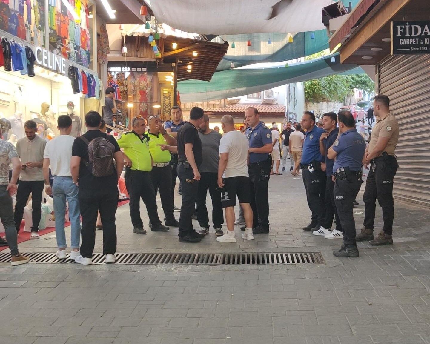 Kuşadası’nda Müşteri Kapma Kavgasında 2 Tutuklama (2)