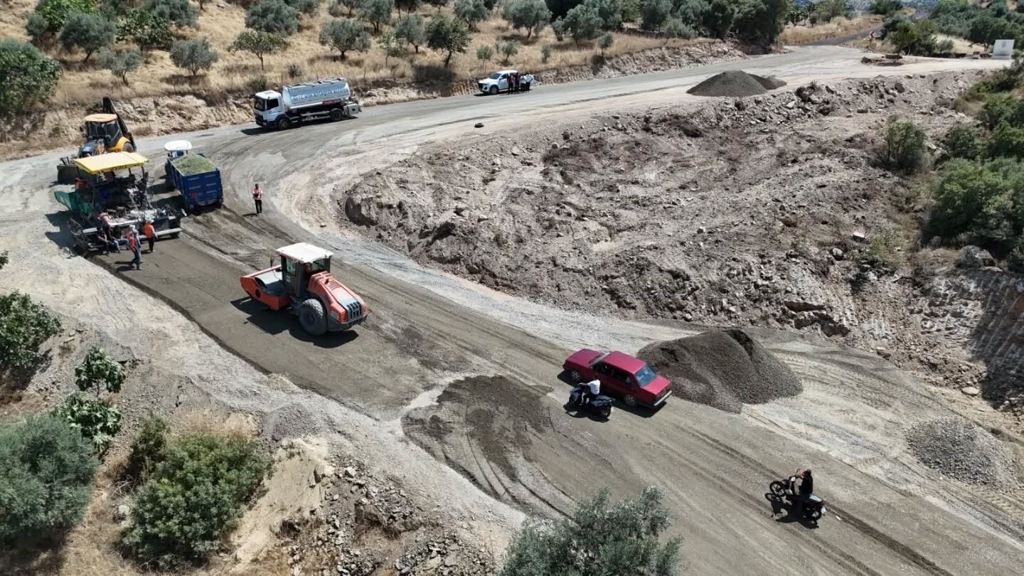 Önceden Iki Traktör Yan Yana Geçemiyordu.. Çerçioğlu Talimat Verdi, Mestanlar Yolu Yenileniyor (3)