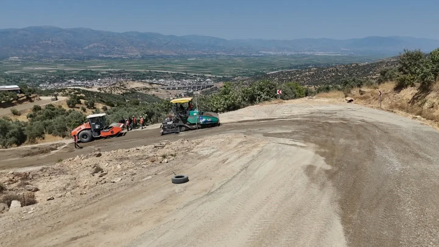 Önceden Iki Traktör Yan Yana Geçemiyordu.. Çerçioğlu Talimat Verdi, Mestanlar Yolu Yenileniyor (4)
