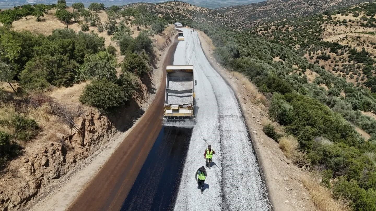 Önceden Iki Traktör Yan Yana Geçemiyordu.. Çerçioğlu Talimat Verdi, Mestanlar Yolu Yenileniyor (5)