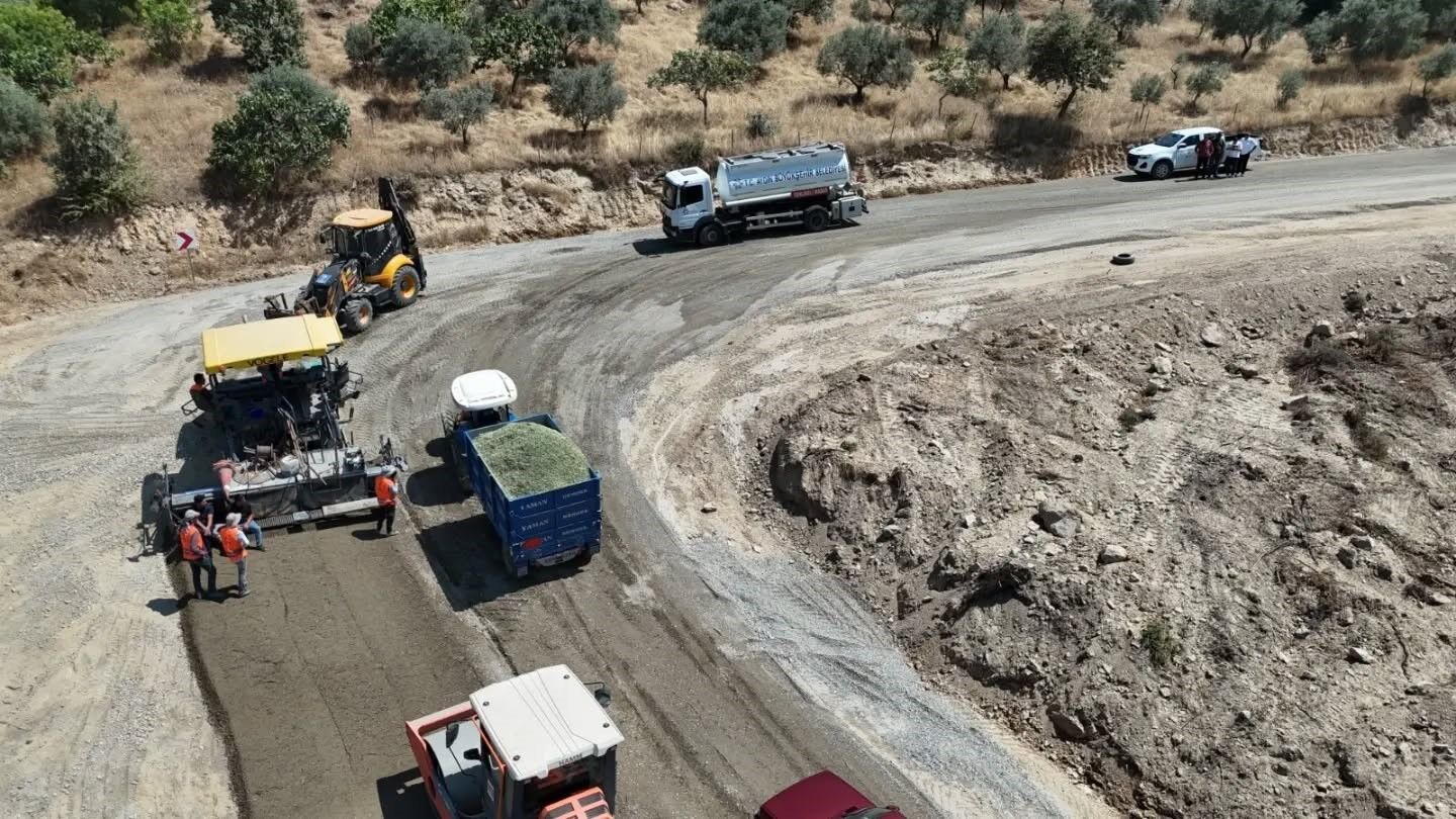 Önceden Iki Traktör Yan Yana Geçemiyordu.. Çerçioğlu Talimat Verdi, Mestanlar Yolu Yenileniyor (7)