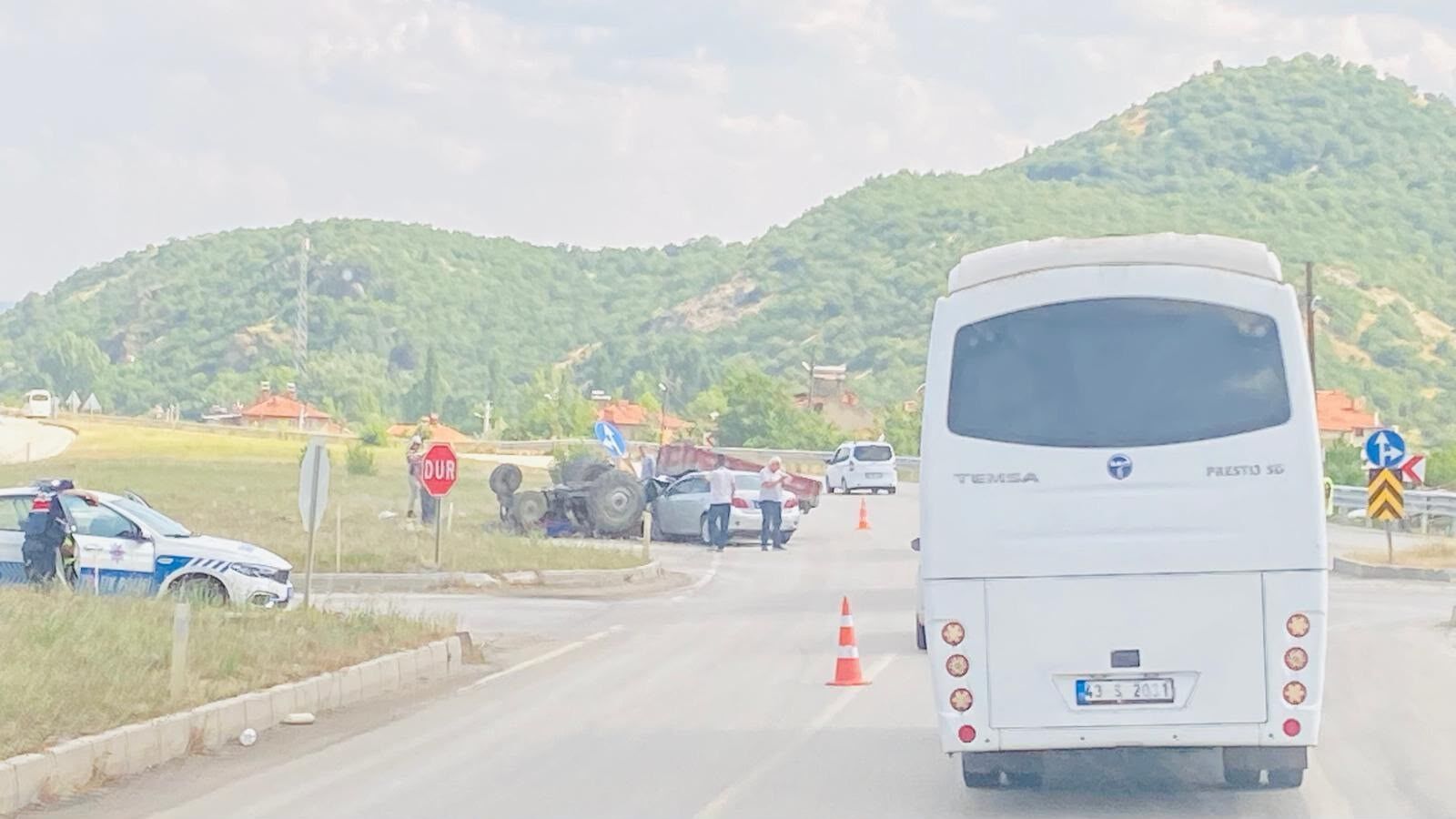 Otomobil Ile Traktör Çarpıştı (3)-1