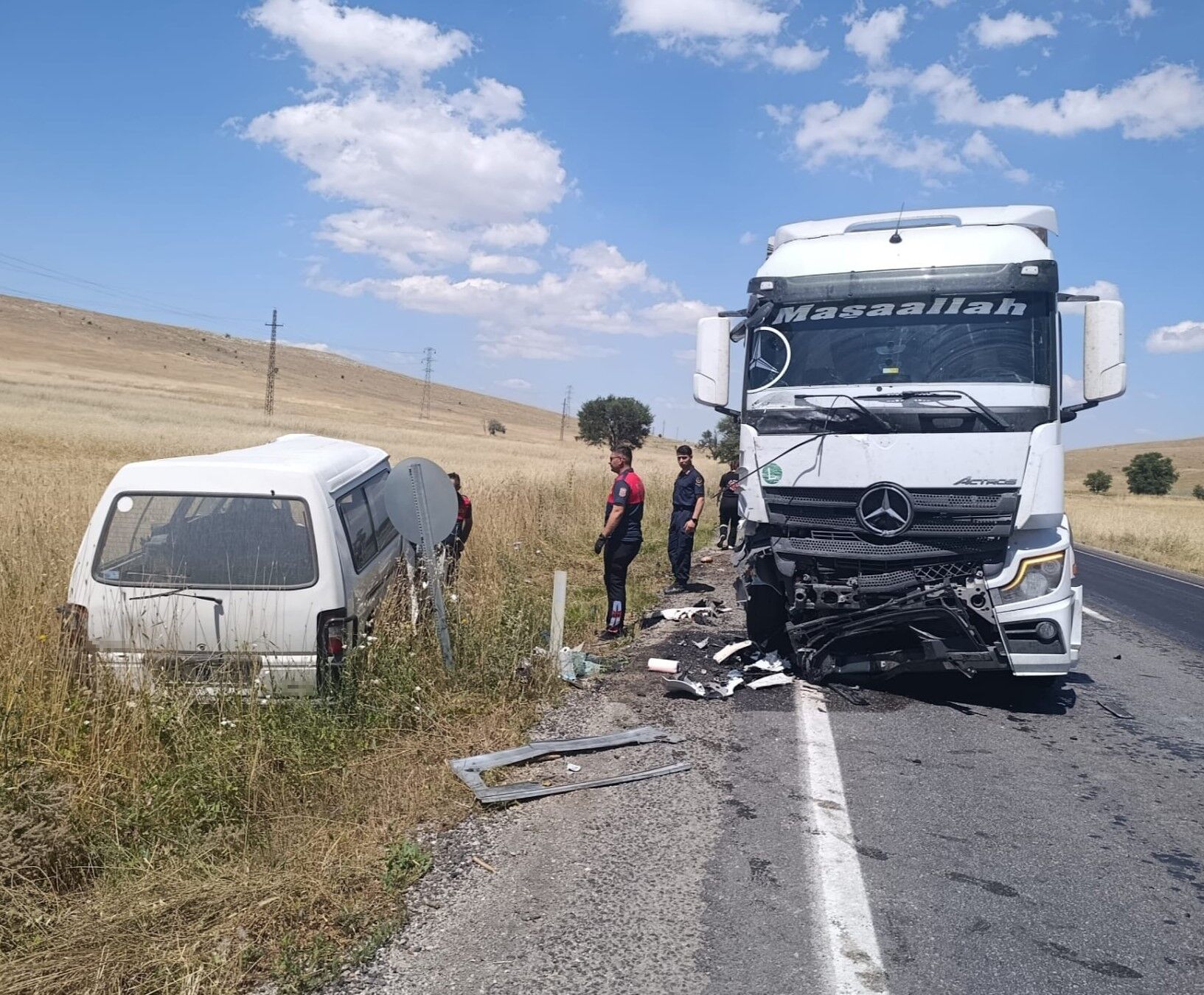 Tırla Minibüs Çarpıştı, Minibüsün 79 Yaşındaki Şoförü Hayatını Kaybetti (1)