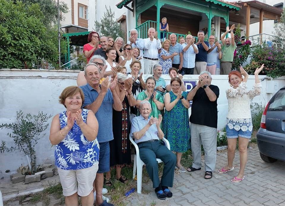 101 Yaşına Komşularının Alkışlarıyla Girdi (2)