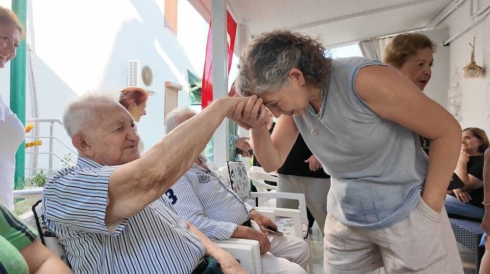 101 Yaşına Komşularının Alkışlarıyla Girdi (3)