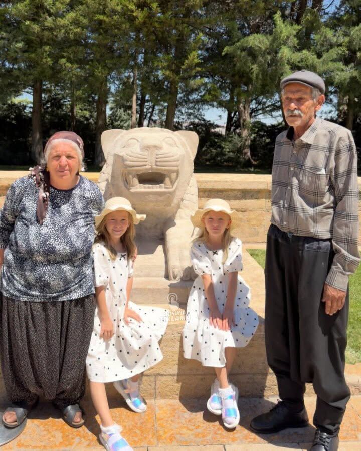 34 Yıl Sonra Gelen Mucize! İkiz Çocuklarıyla Anıtkabir’e Koştular (3)