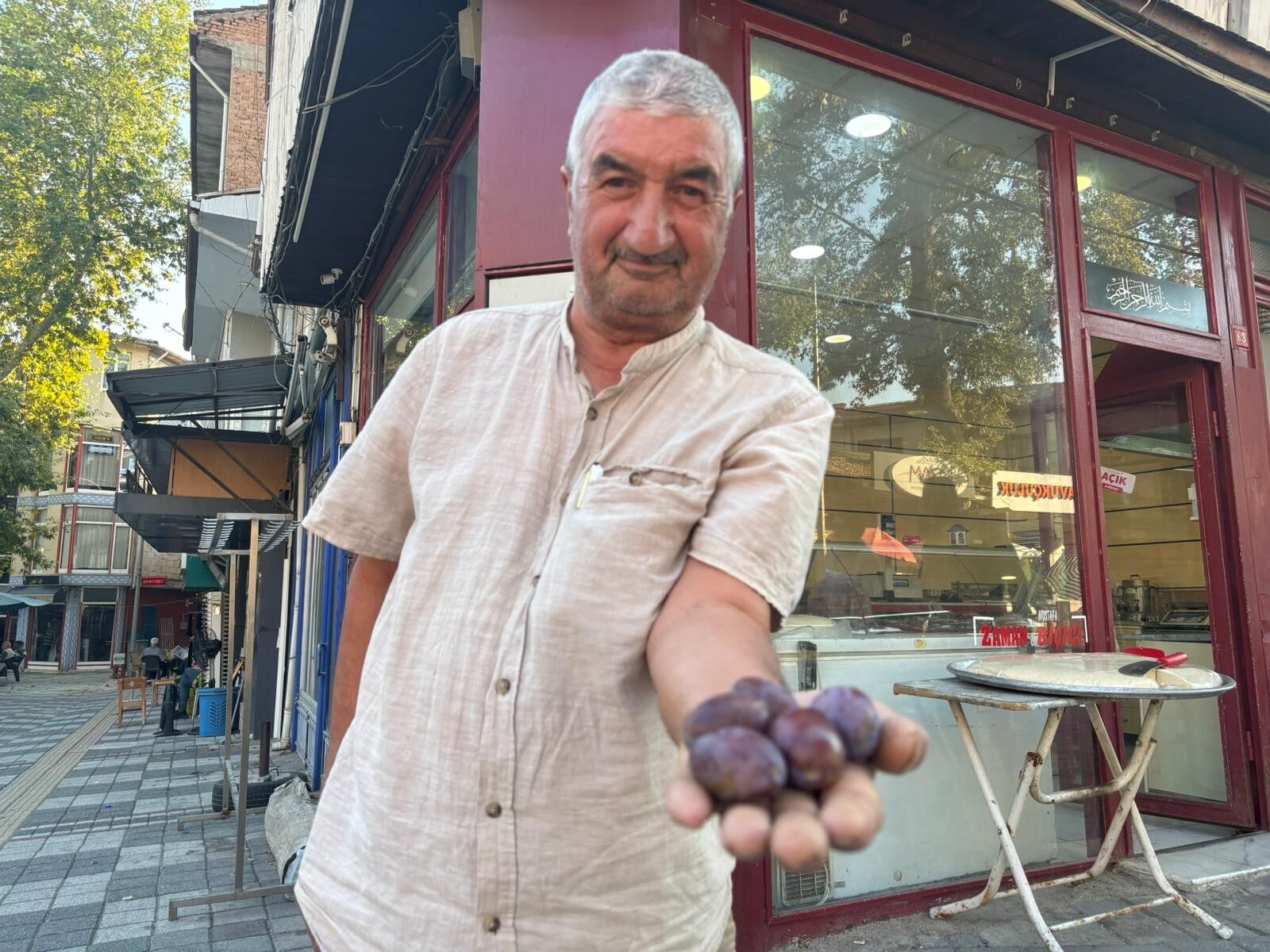 68 Yaşında, Tarlasında Yetiştirdiği Doğal Ürünleri Satıyor (4)