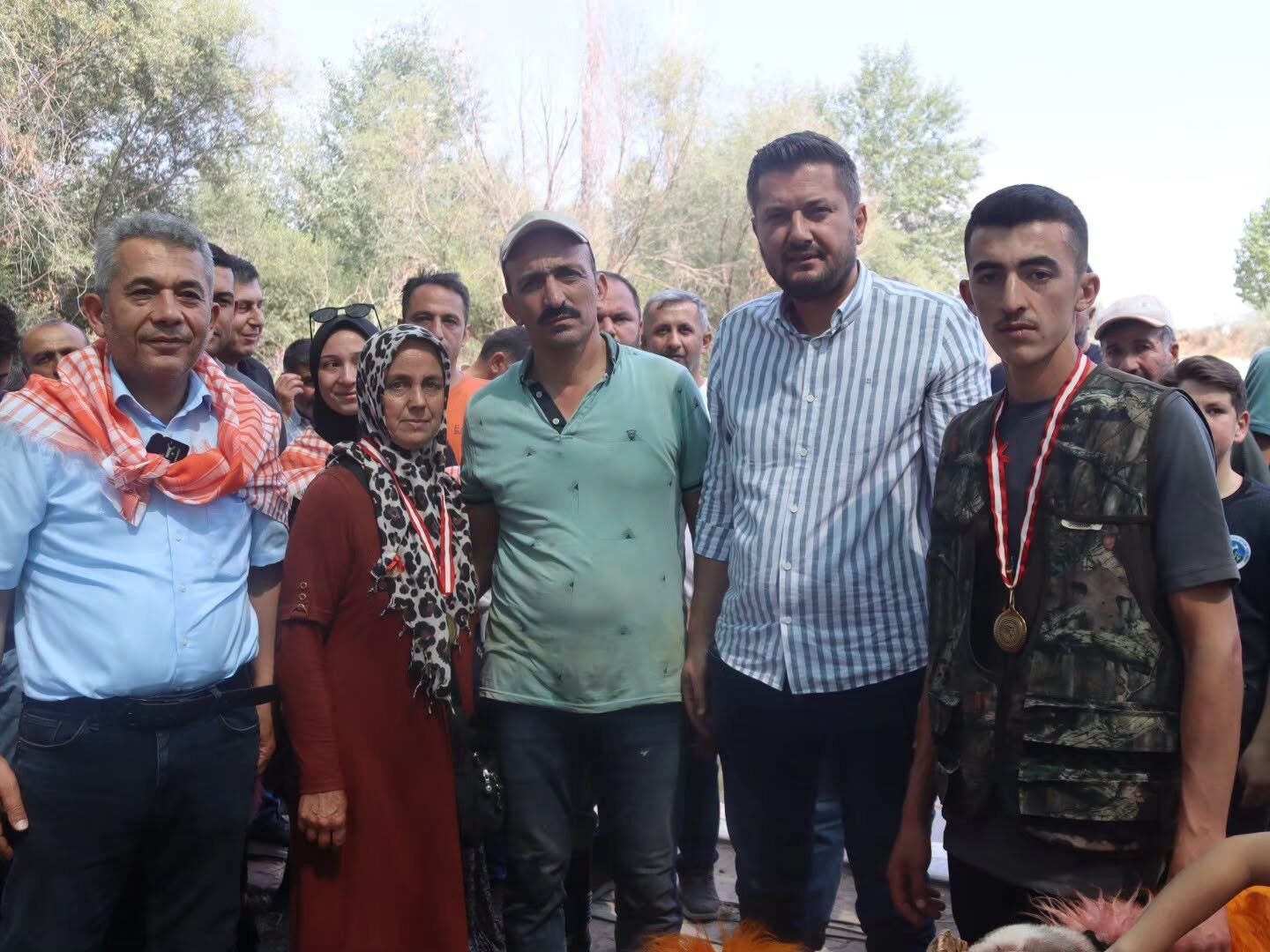 8 Asırlık Geleneğin Şampiyonu Ödülünü Hasta Çocuğa Bağışladı (2)