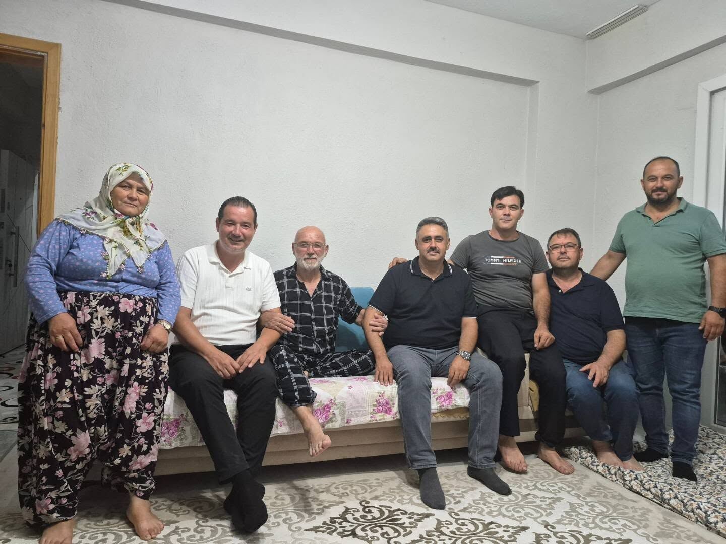 Ak Parti Efeler Teşkilatı Vatandaşın Yanında.. Hem Mutlu Hem De Kötü Günde Yan Yana (3)