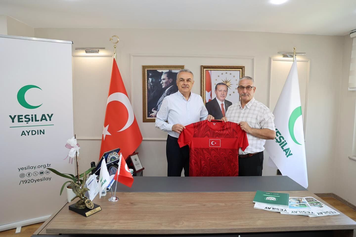 Ak Partili Mustafa Savaş’tan Yeşilay Aydın Şubesi’ne Ziyaret (5)