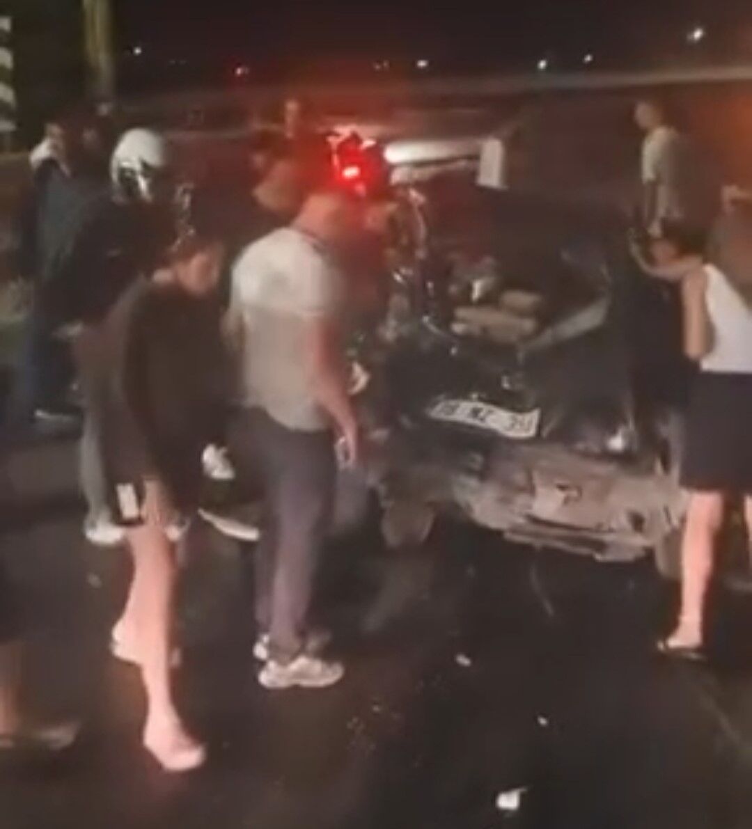Astsubayları Taşıyan Otomobil Bariyerlere Çarptı (2)