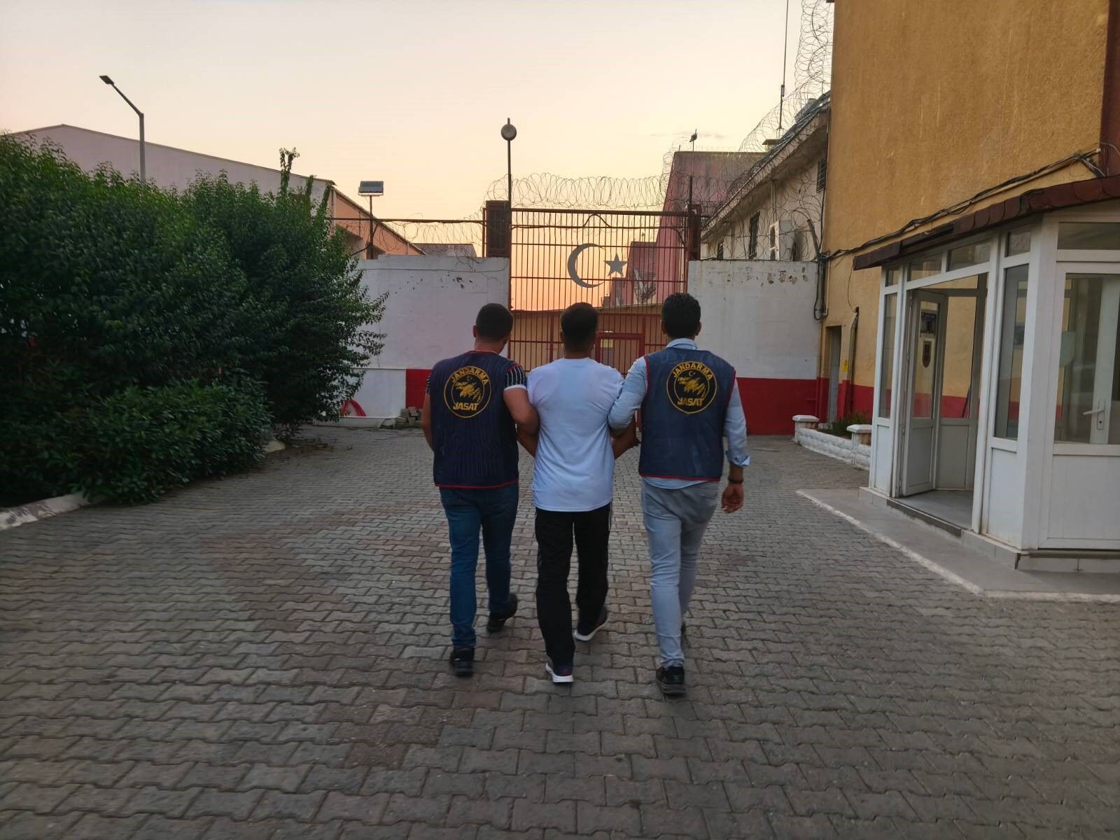 Aydın Efeler’de 22 yıl hapisle aranan şahıs yakalandı