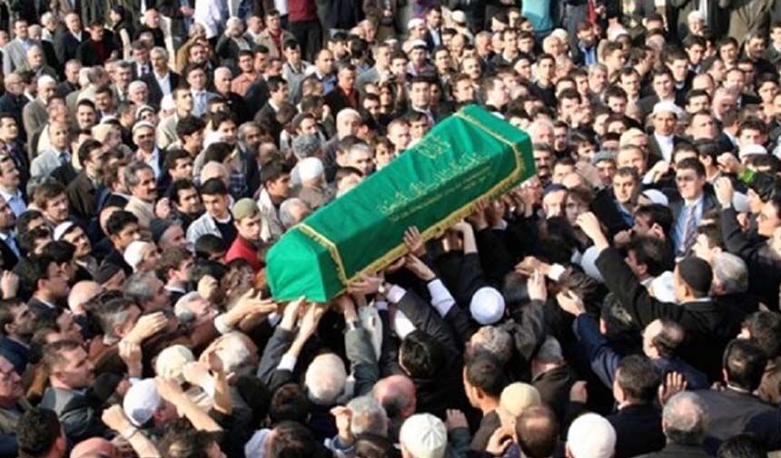 Aydın Karacasu’da büyük acı: Hayatını kaybeden 3 genç yan yana toprağa verildi