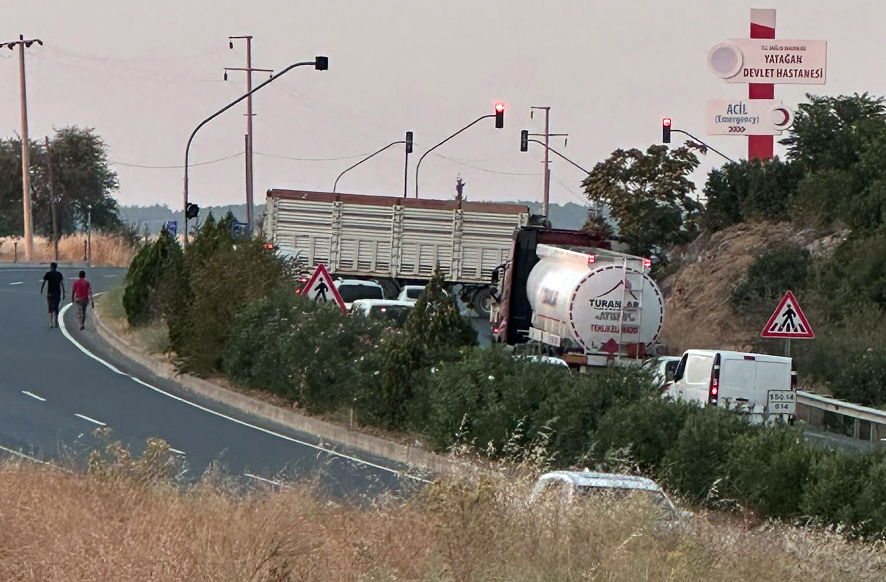 Aydın Karayolunda Tır Karşı Şeride Geçti, Trafik Aksadı (3)