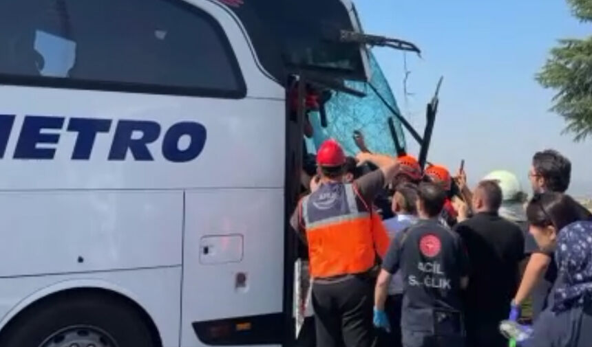 Aydın’a gelen yolcu otobüsü kaza yaptı, çok sayıda yaralı var