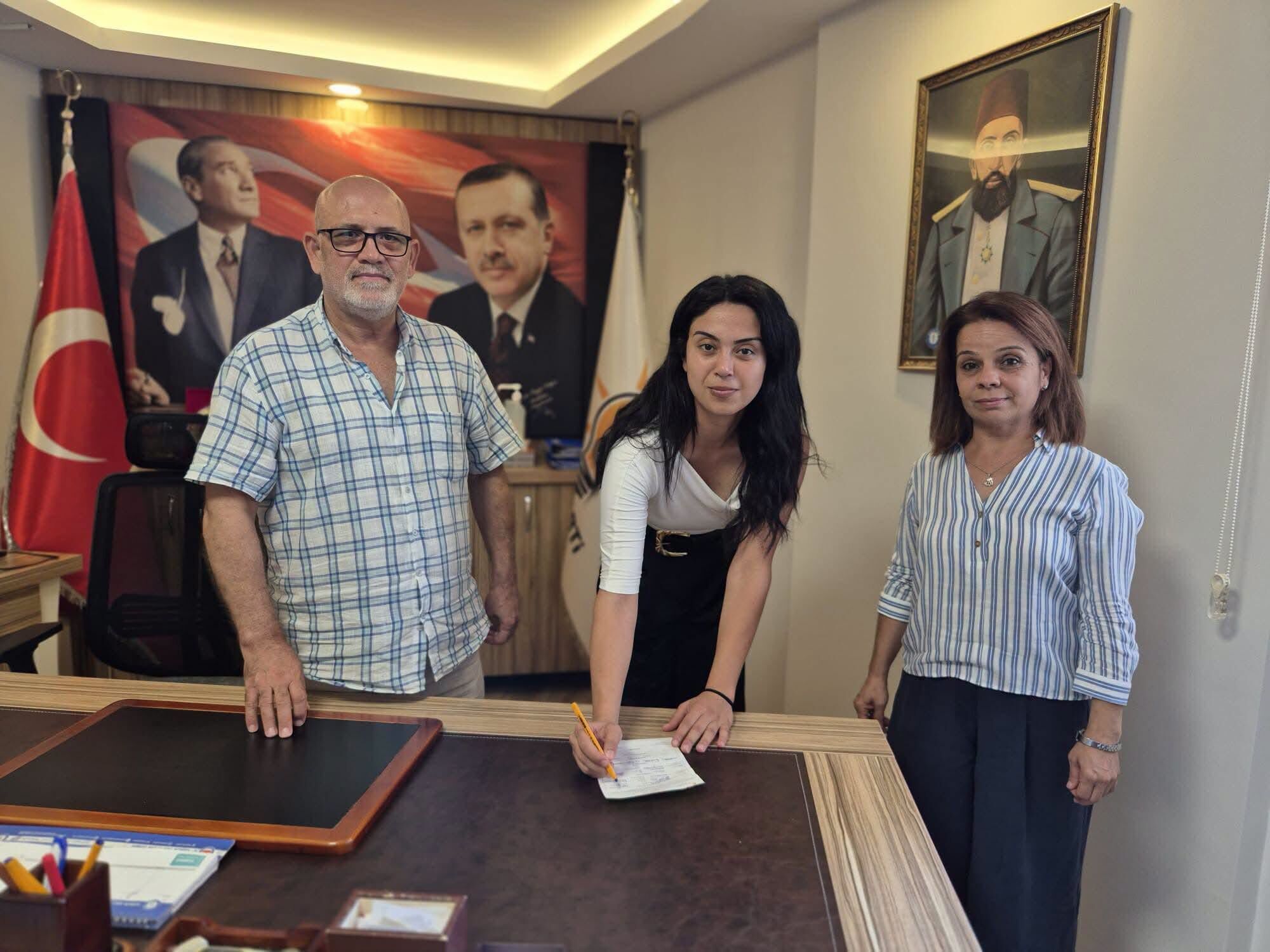 Aydın'da Ak Parti'ye Katılım Rüzgarı Vatandaşlar Ilçe Binalarına Akın Ediyor (2)