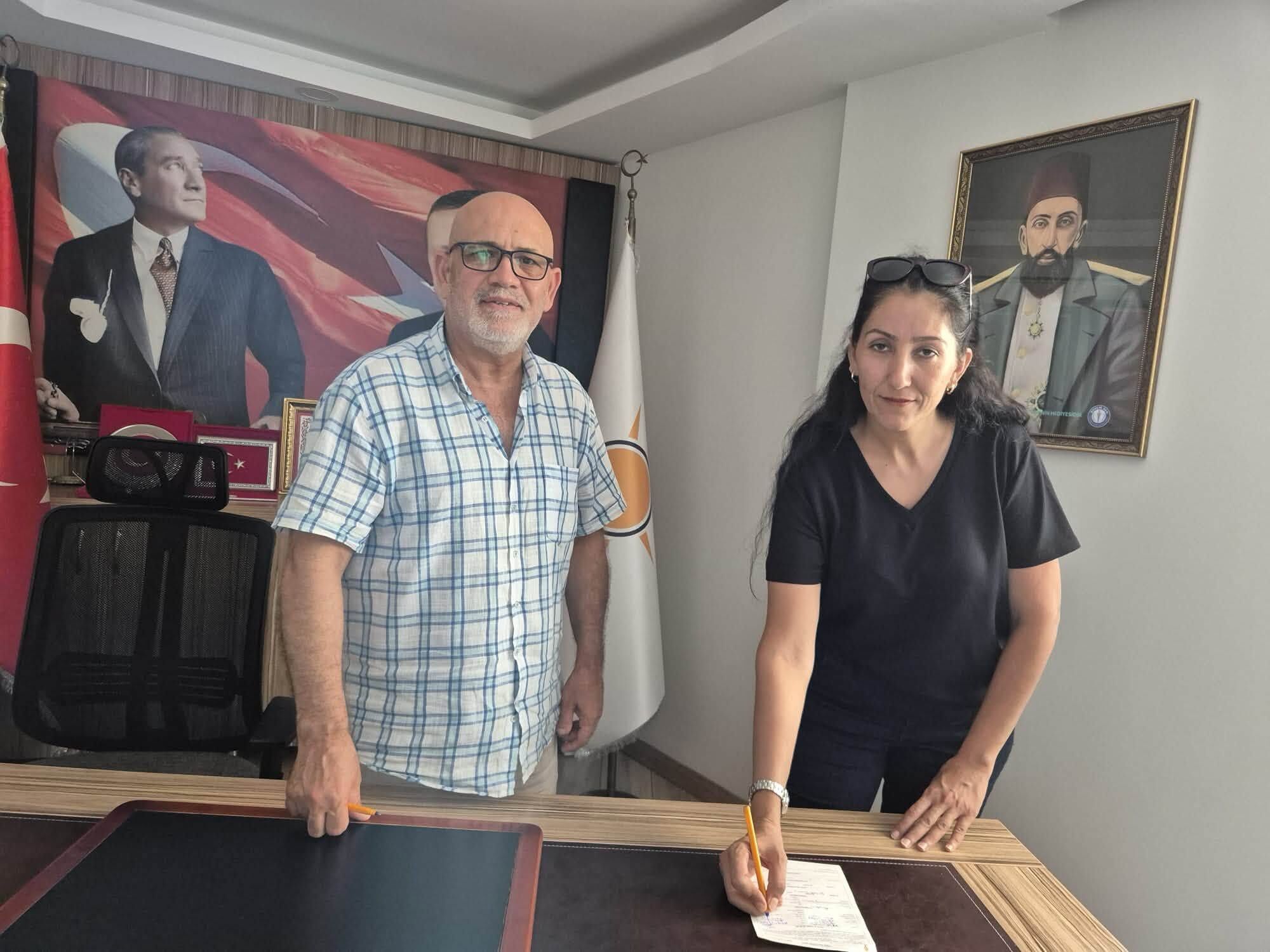 Aydın'da Ak Parti'ye Katılım Rüzgarı Vatandaşlar Ilçe Binalarına Akın Ediyor (4)