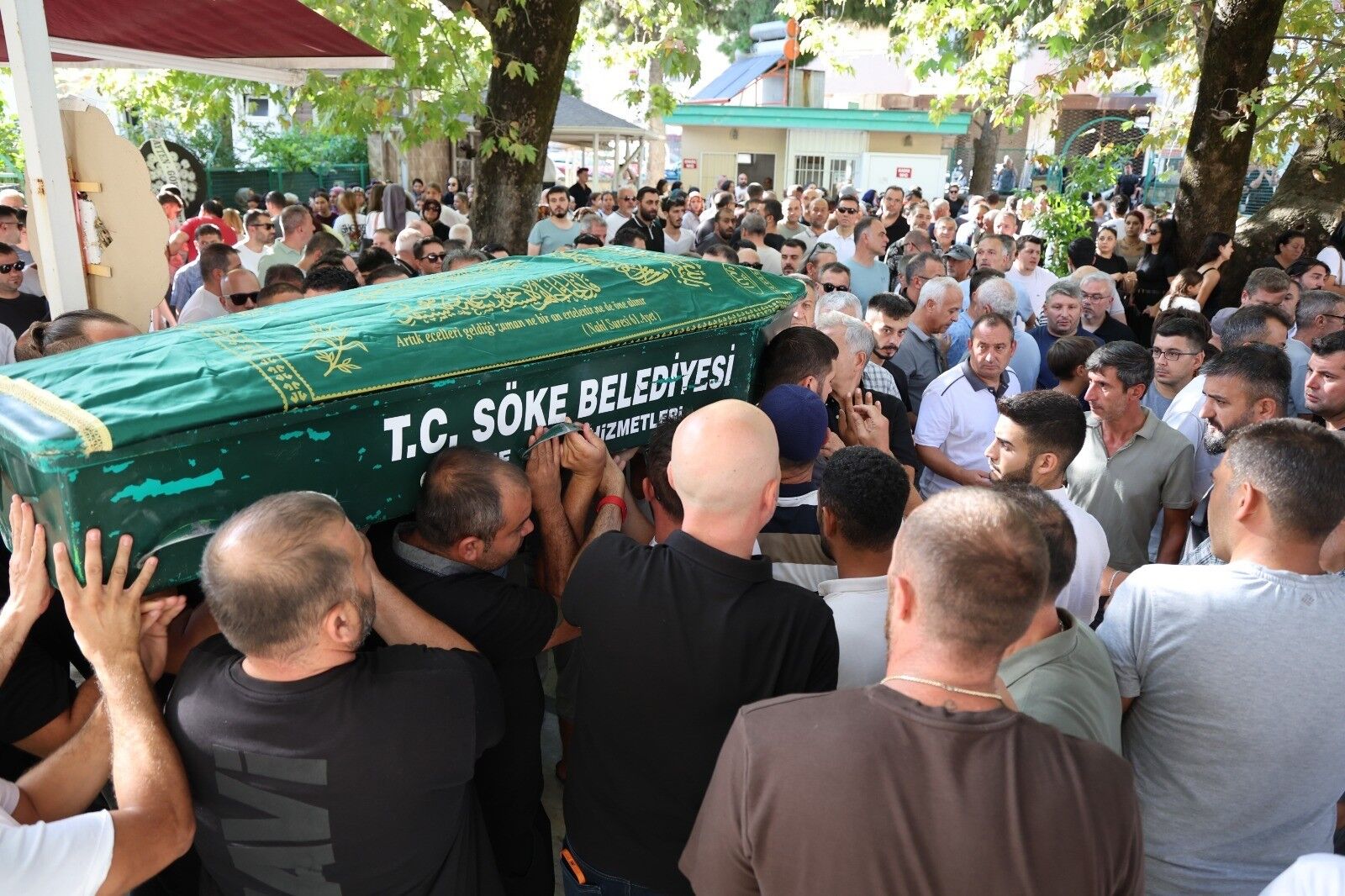 Aydın’da Trafik Kazasında Hayatını Kaybeden 11 Yaşındaki Özgür’e Gözyaşlarıyla Veda (3)