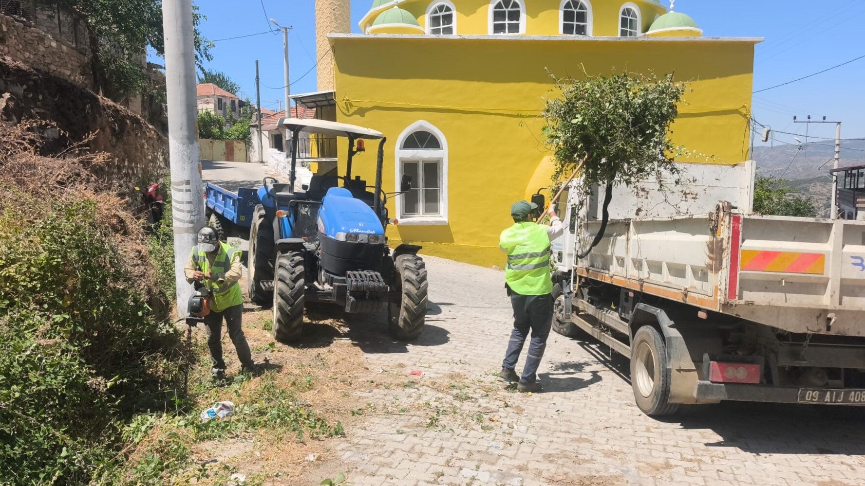 Başkan Çerçioğlu Öncülüğünde Yeşil Alanlarda Kapsamlı Bakım Ve Düzenleme Çalışması (4)