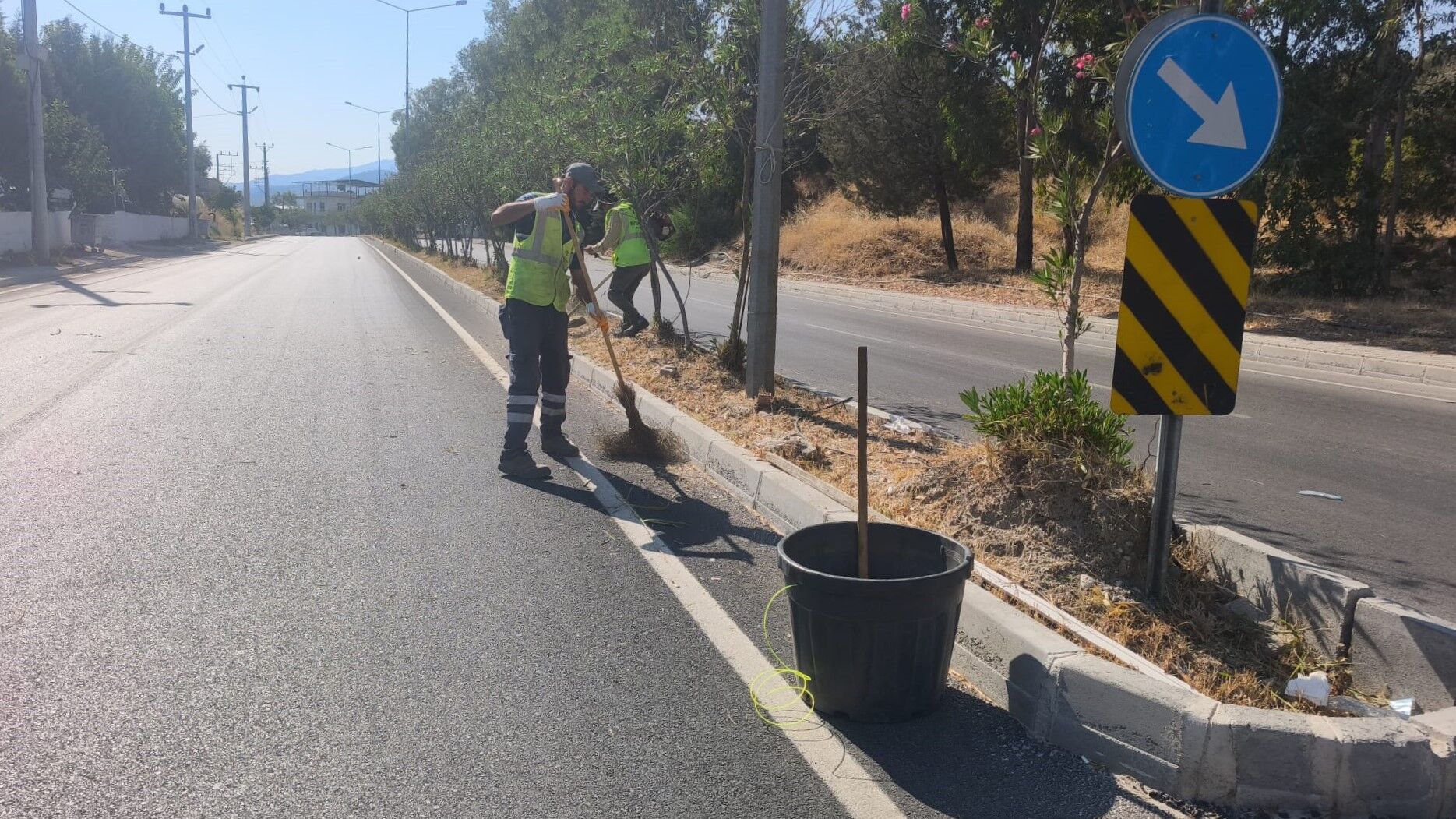 Başkan Çerçioğlu Öncülüğünde Yeşil Alanlarda Kapsamlı Bakım Ve Düzenleme Çalışması (5)