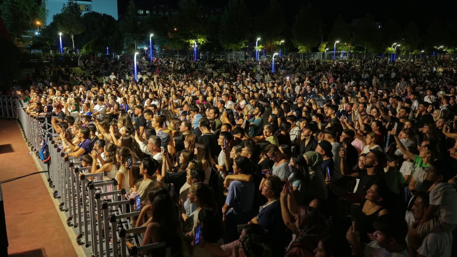 Başkan Çerçioğlu’ndan Mimar Sinan Park’ın Eşsiz Atmosferinde Yaz Konseri (1)