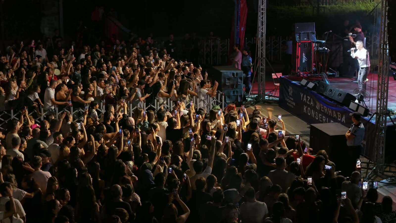 Başkan Çerçioğlu’ndan Mimar Sinan Park’ın Eşsiz Atmosferinde Yaz Konseri (5)