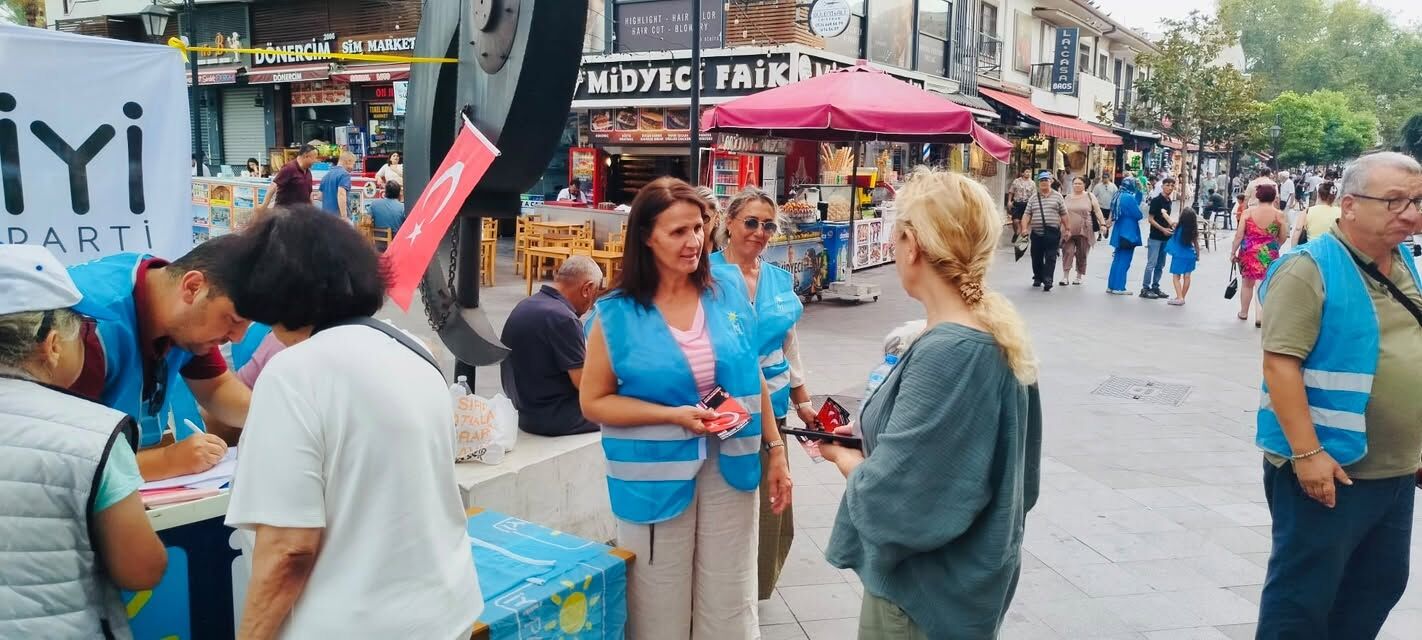 Behçet Alp’ten Kuşadalılara Çağrı Büyük Bayrak Mitinginde Buluşalım (3)