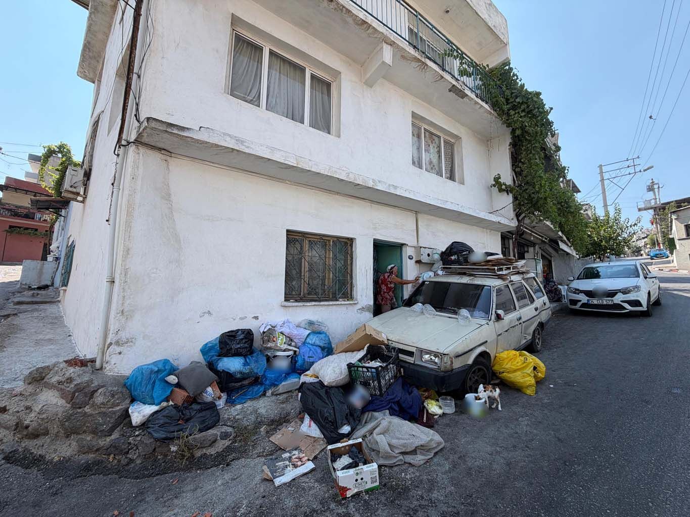 Böyle Komşu Düşman Başına (3)