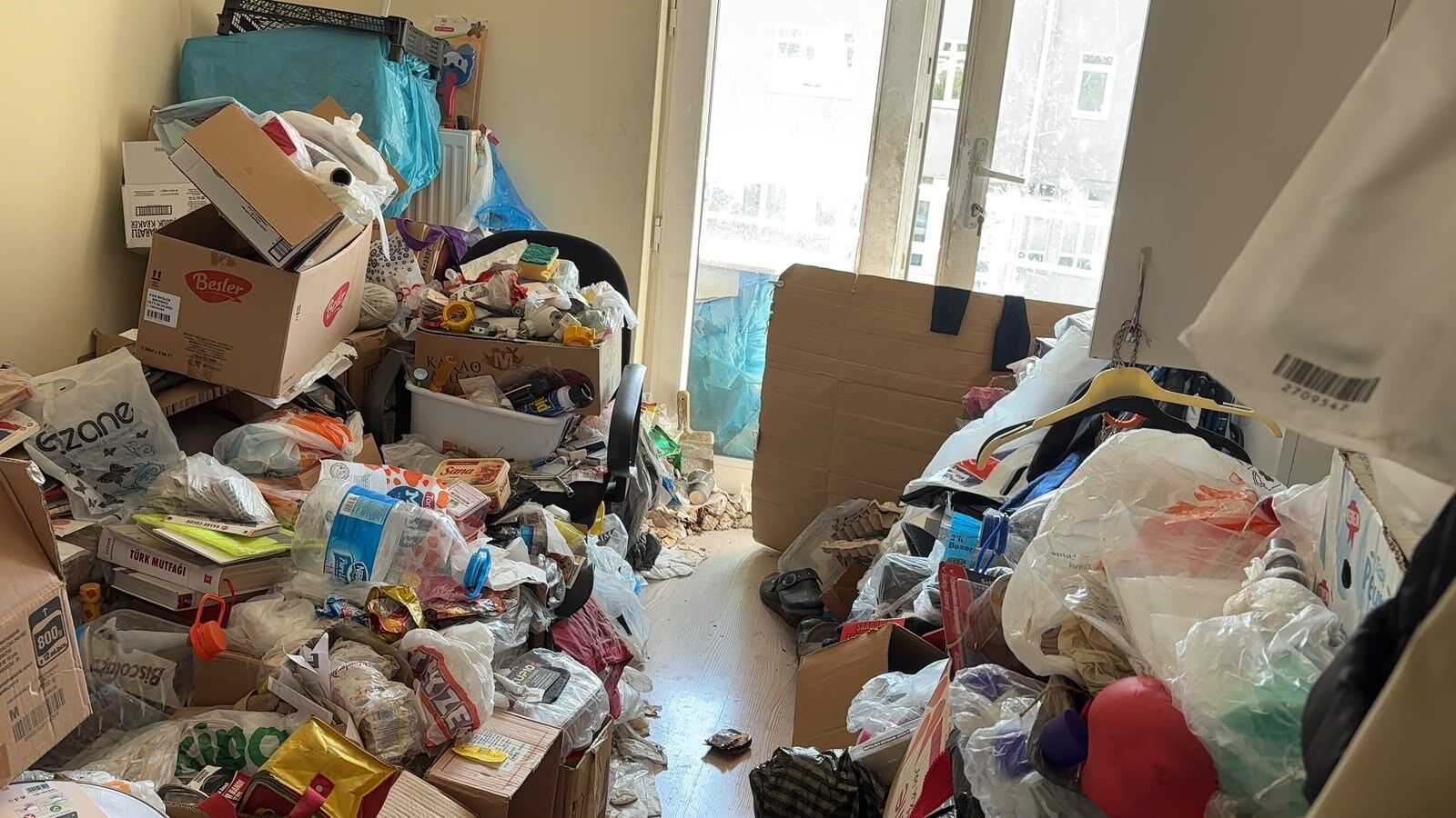 Bunu Yapan Emekli Profesör.. Evden Neler Çıktı Neler (4)