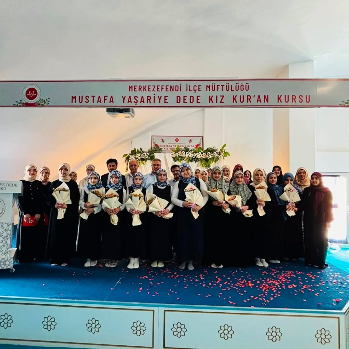 Denizli’nin Merkezefendi Ilçesinde Hafızlığını Tamamlayan Hüsna Gül Menteşeli Için Anlamlı Bir Kutlama Programı Düzenlendi. Mustafa Yaşariye Ded (4)