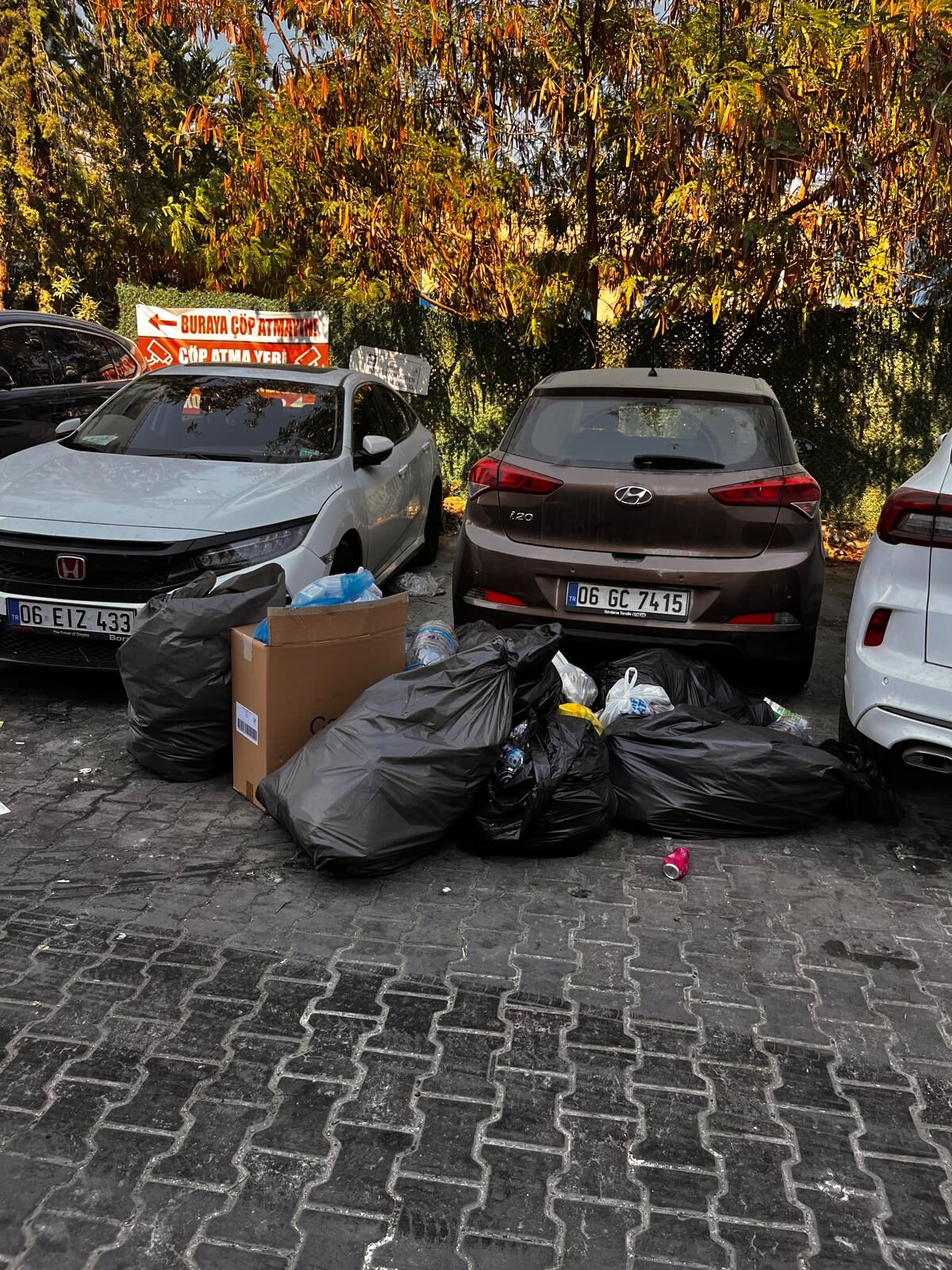 Didim’de Kaldırımlar Ve Sokaklar Çöple Doldu, Hatice Gençay’a Tepki (1)