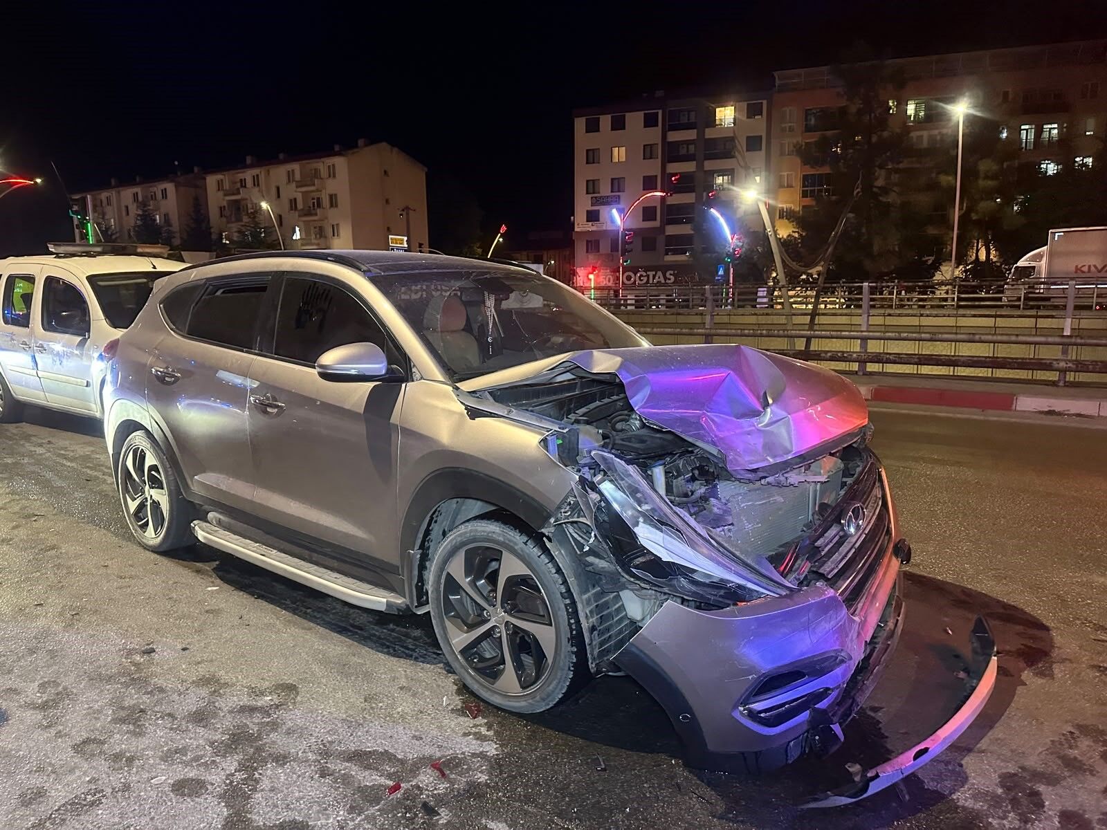 İki Otomobil Çarpıştı, 2'Si Çocuk, 6 Yaralı (2)