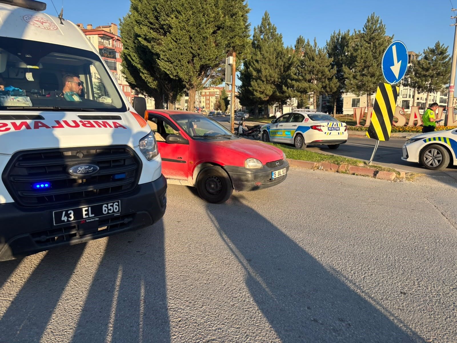İkisi De Sarı Da Geçti, Çarpıştı (4)