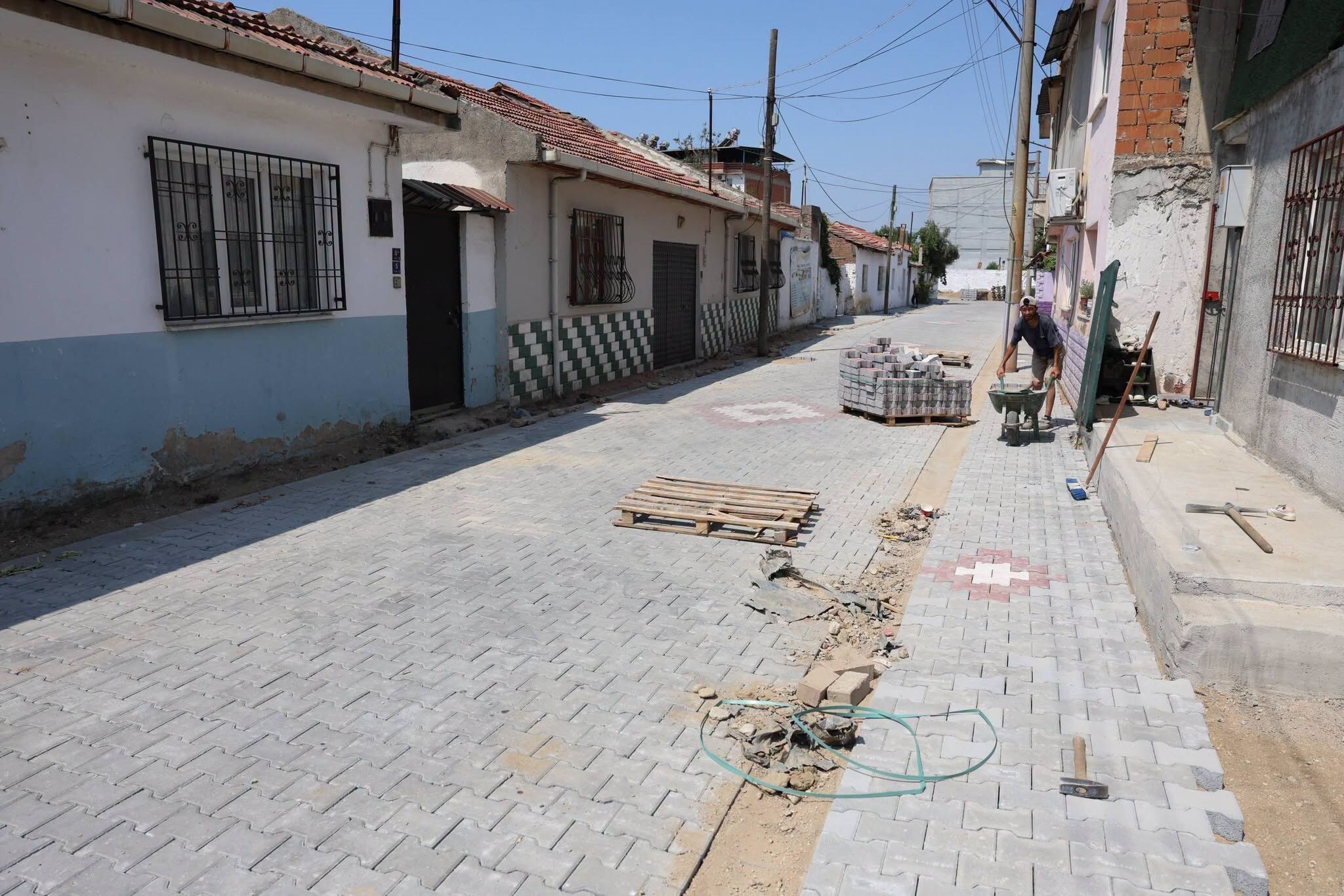 İncirliova’da 3 Sokakta Yol Yenileme Çalışmaları Sürüyor (3)