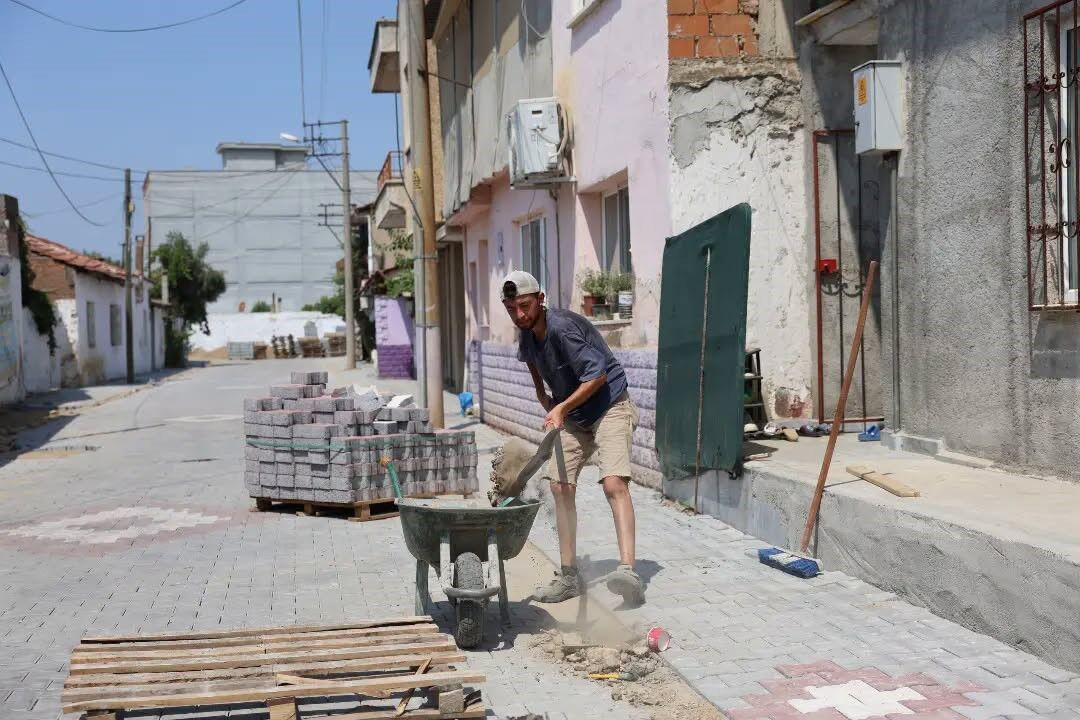 İncirliova’da 3 Sokakta Yol Yenileme Çalışmaları Sürüyor (5)
