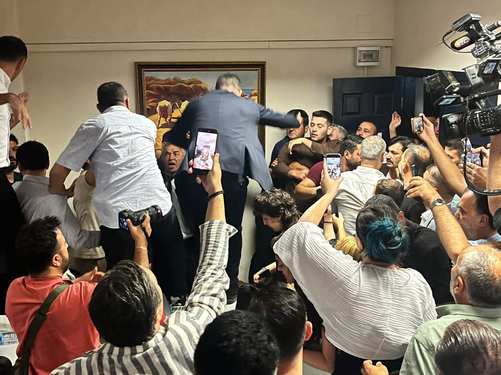 İzmir Menderes Belediyesi Ak Parti'ye Geçti (1)