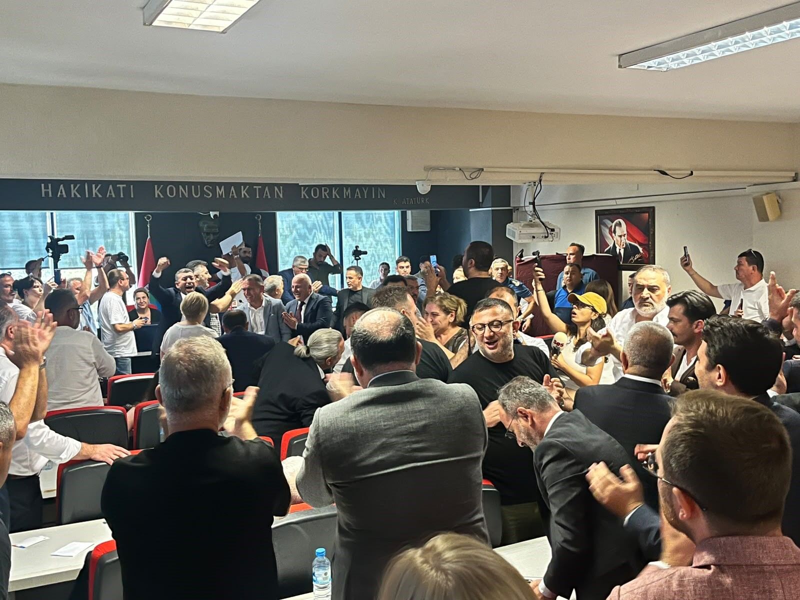 İzmir Menderes Belediyesi Ak Parti'ye Geçti (2)