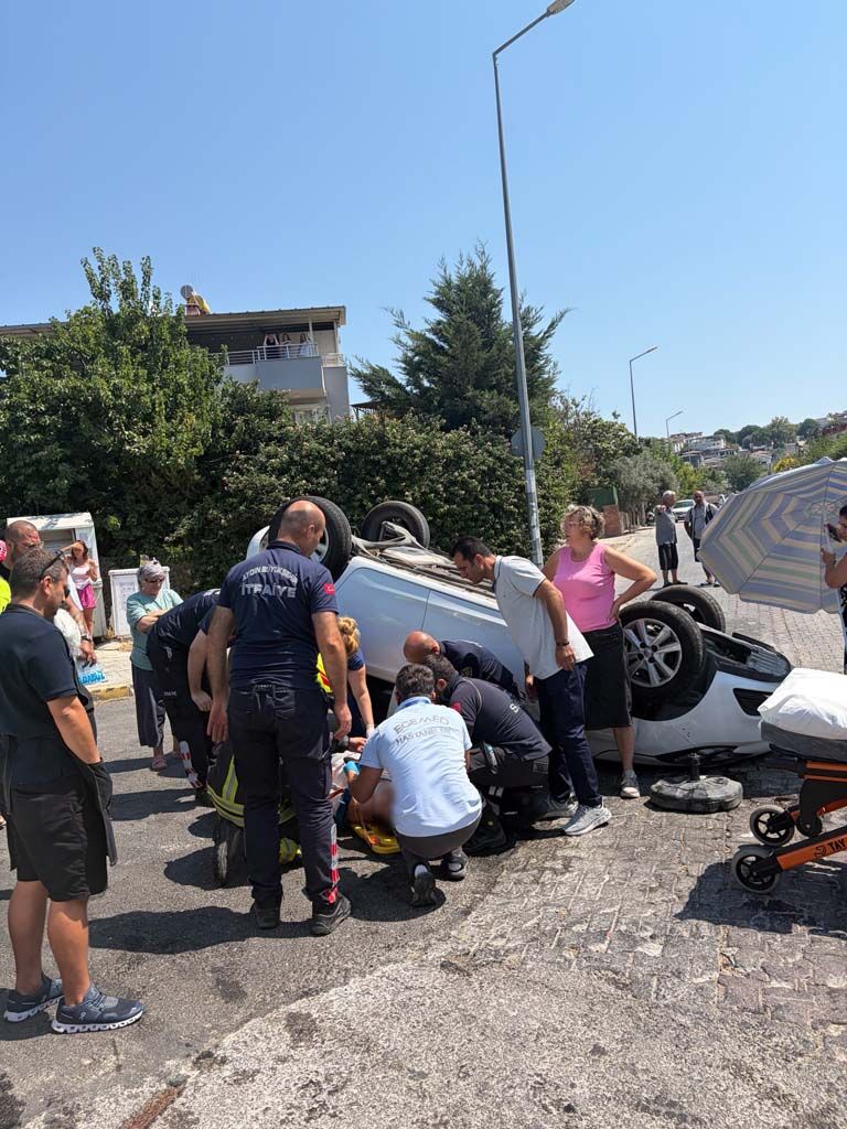 Kuşadası’ndaki Kazada Otomobil Ters Döndü (1)