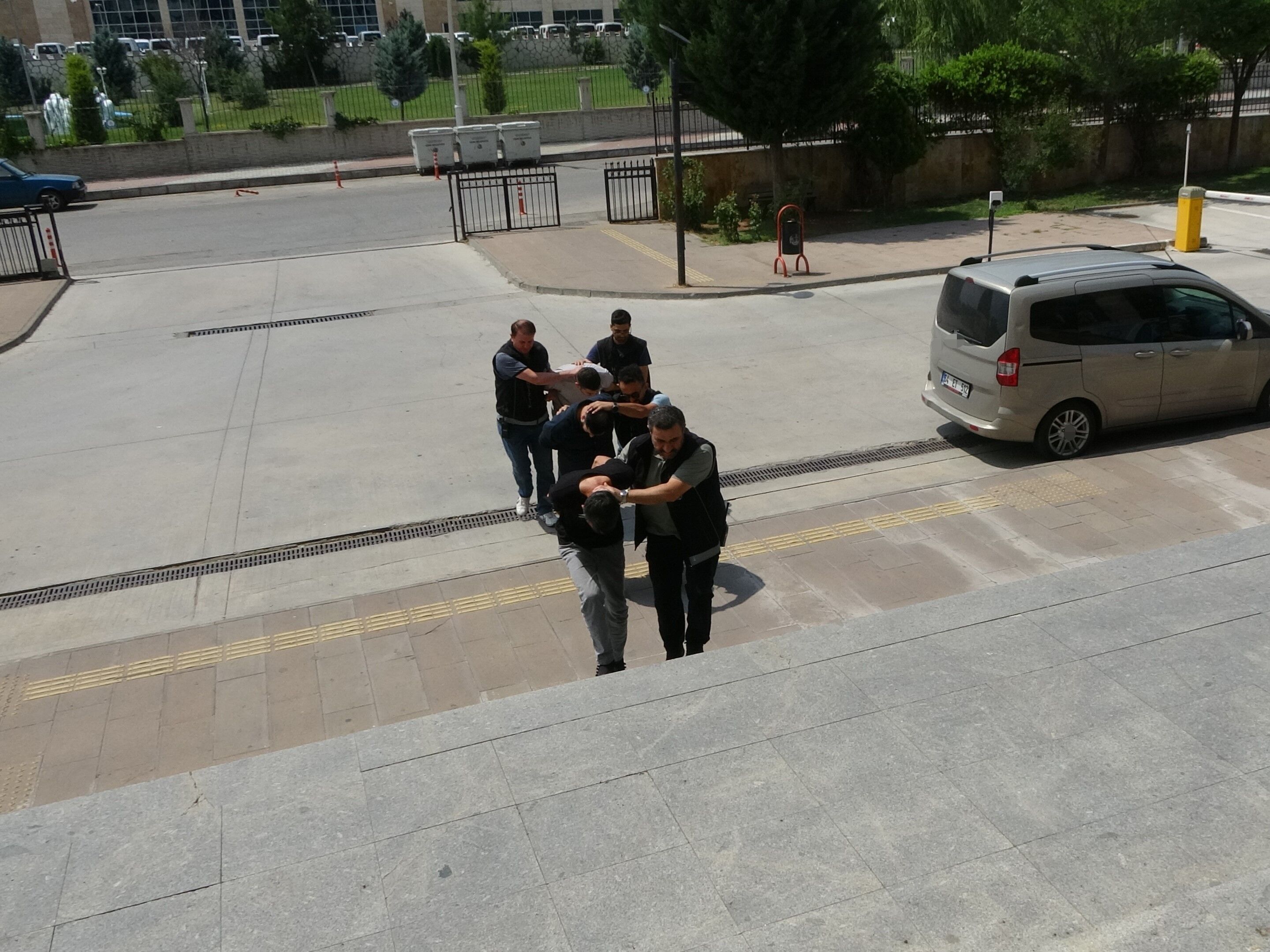 Kuyumcu Soygununda 3 Şüpheli Tutuklandı (4)