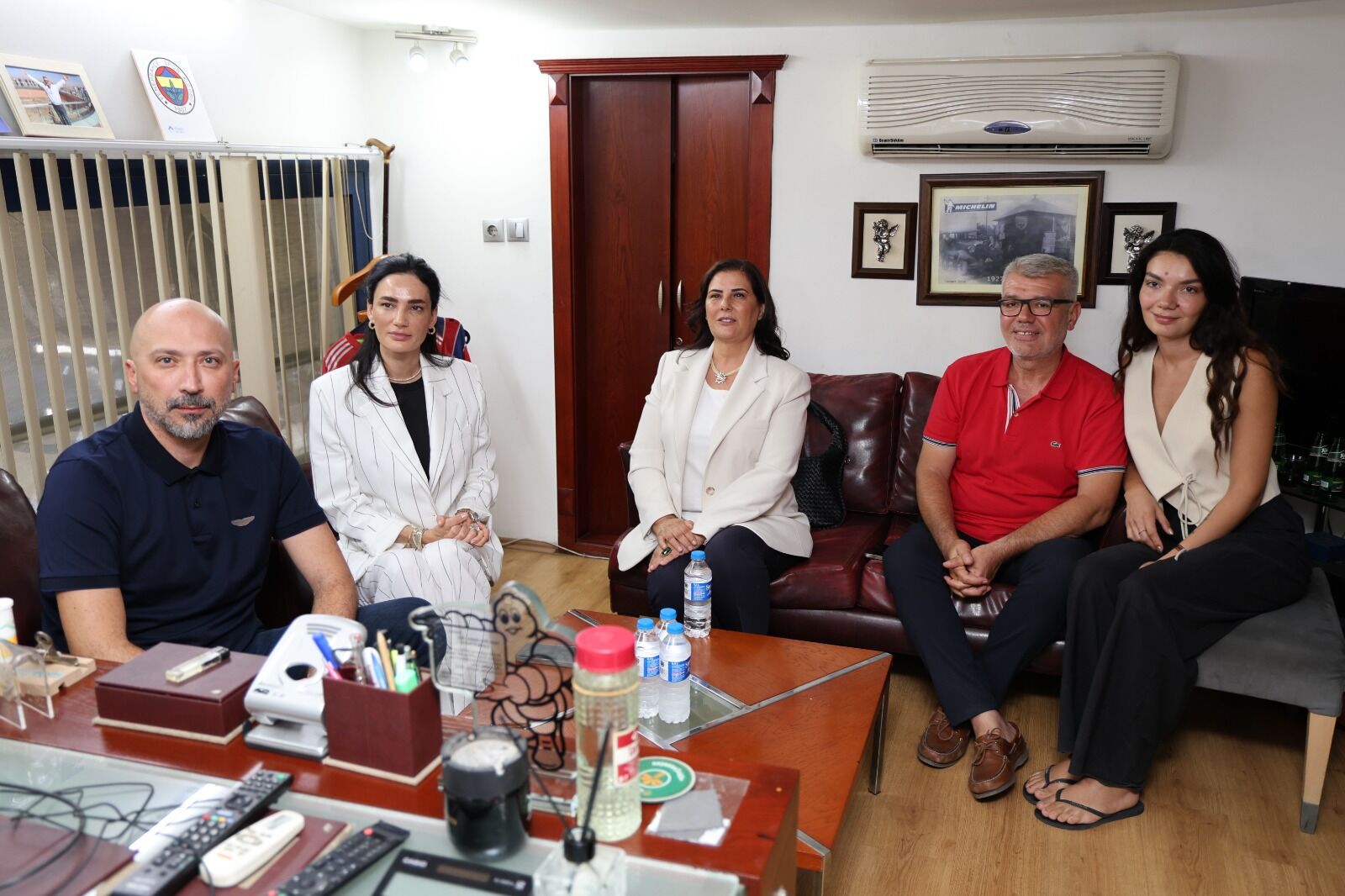 Milletvekili Seda Sarıbaş Ve Büyükşehir Belediye Başkanı Özlem Çerçioğlu’ndan Metin Sakalar’a Taziye Ziyare (1)
