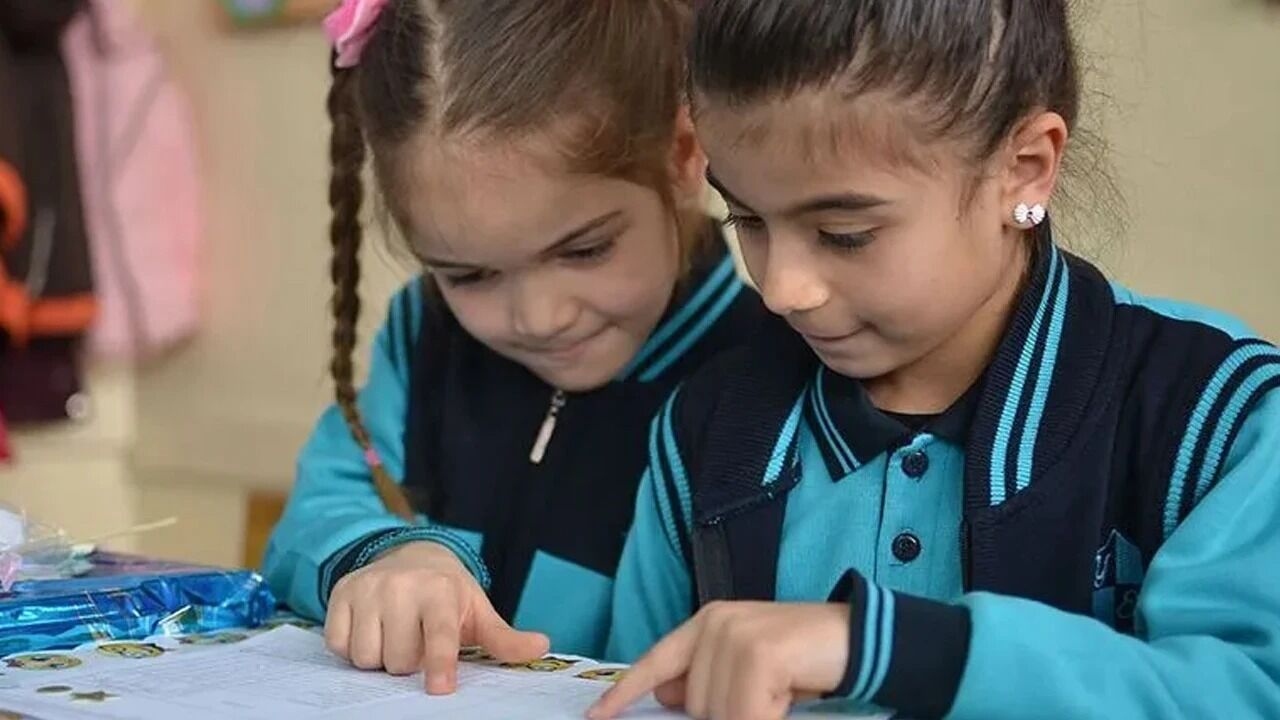 Milyonlarca Öğrenciyi Ilgilendiriyor! Okul Formalarında 4 Yıllık Yeni Dönem (2)
