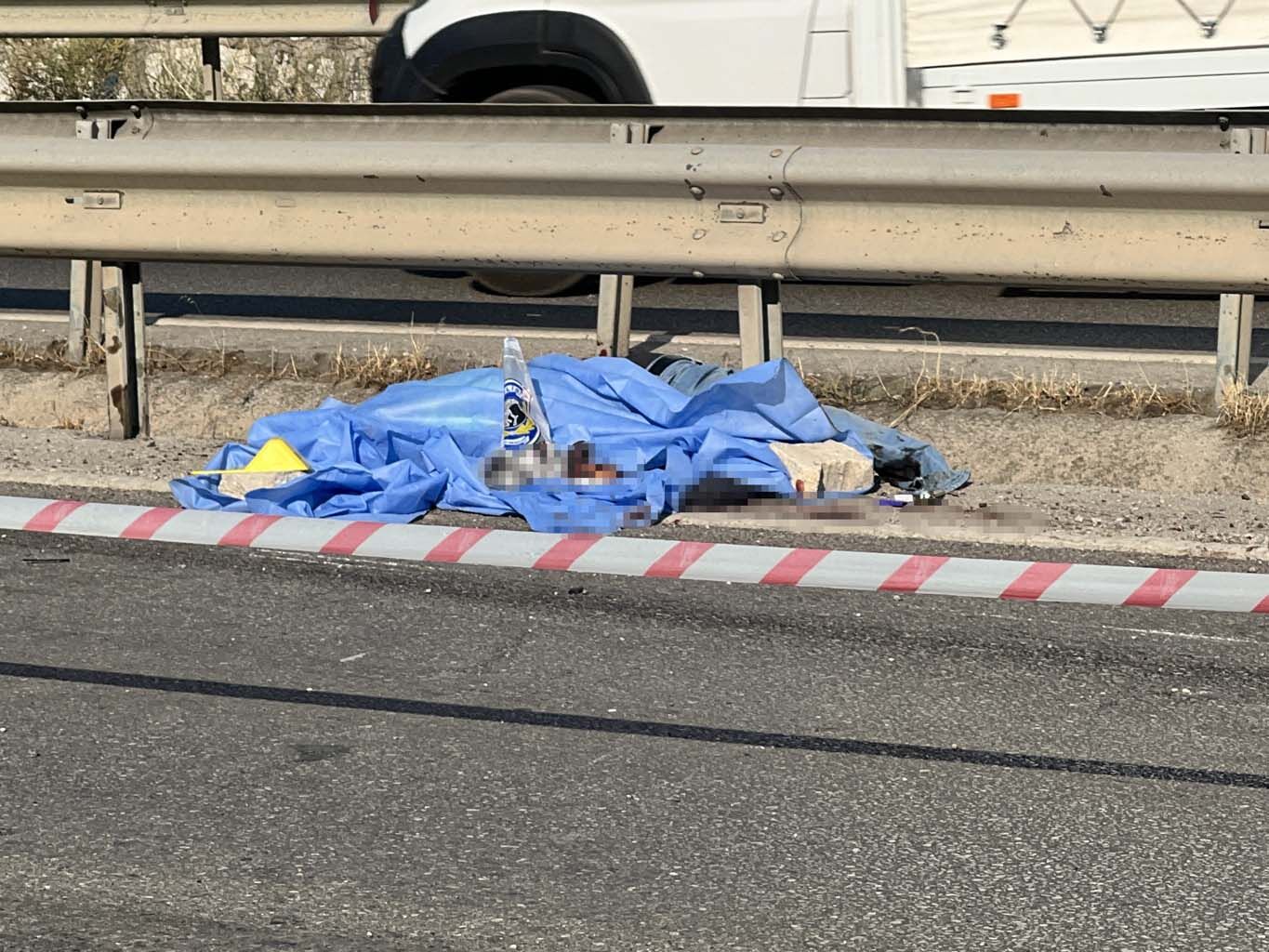 Motosiklet Bariyerlere Çarptı, Sürücü Hayatını Kaybetti (1)