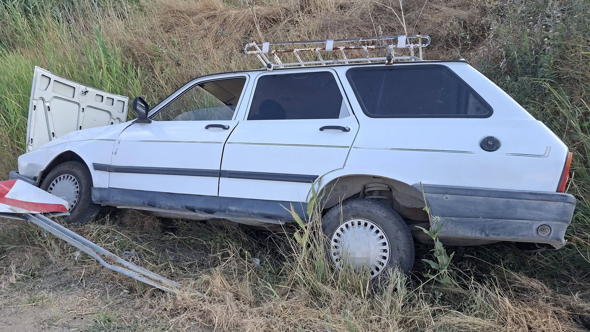Otomobil Şarampole Savruldu, 4 Yaralı Var (3)