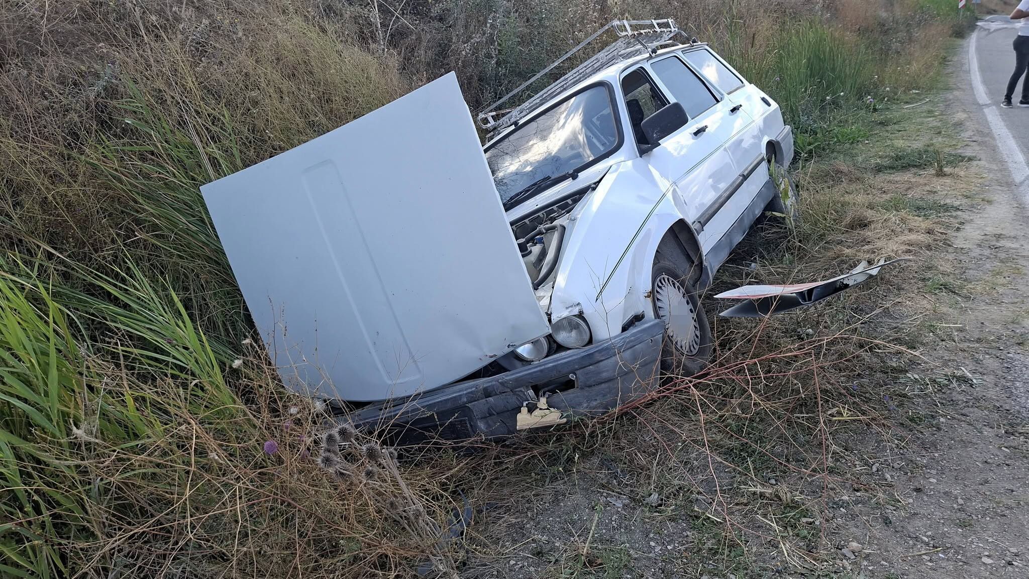 Otomobil Şarampole Savruldu, 4 Yaralı Var (4)