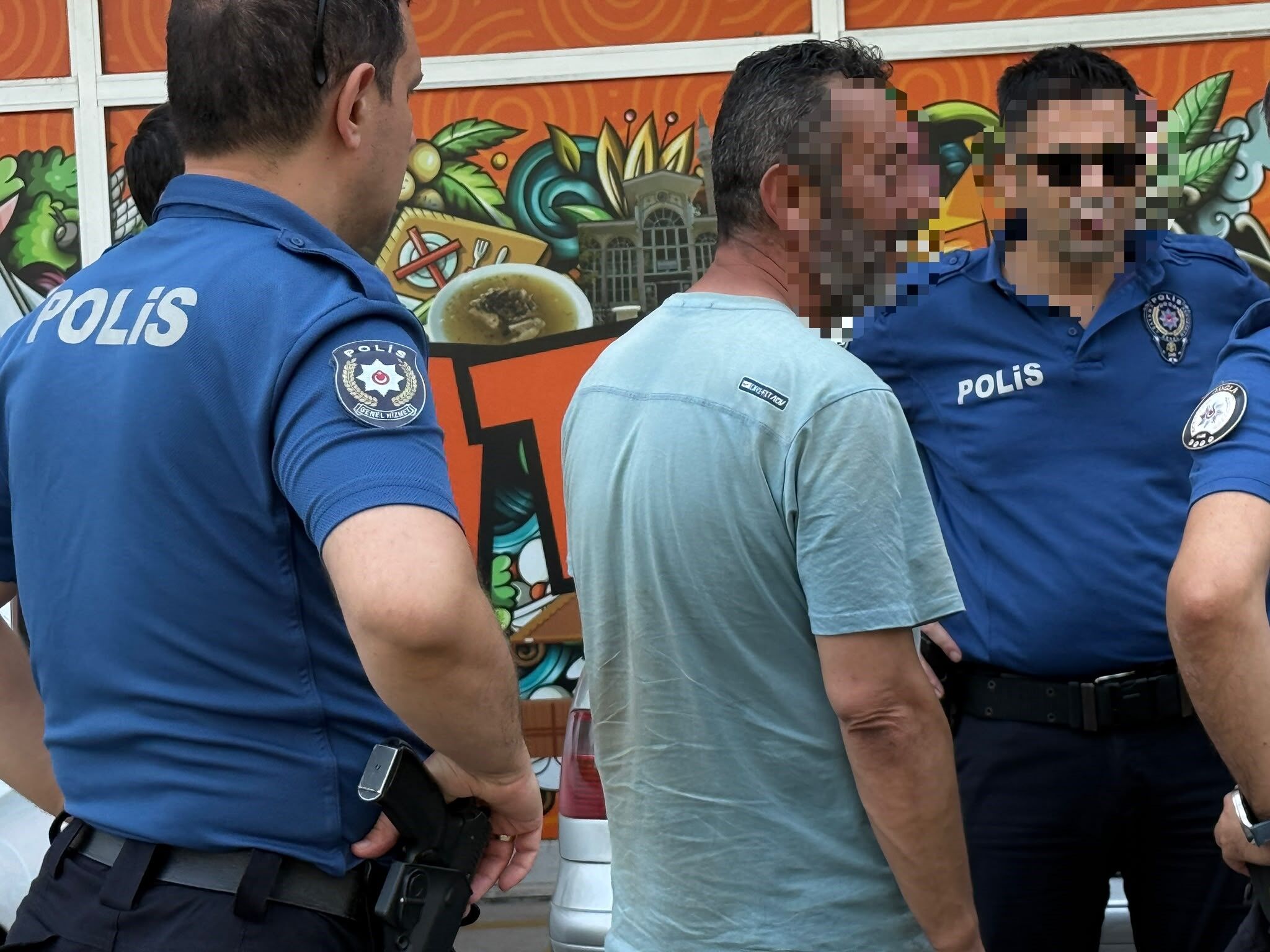 Parkta kadına telefonunu uzattı, sonra ihbar yapıp kendi eşkalini verdi