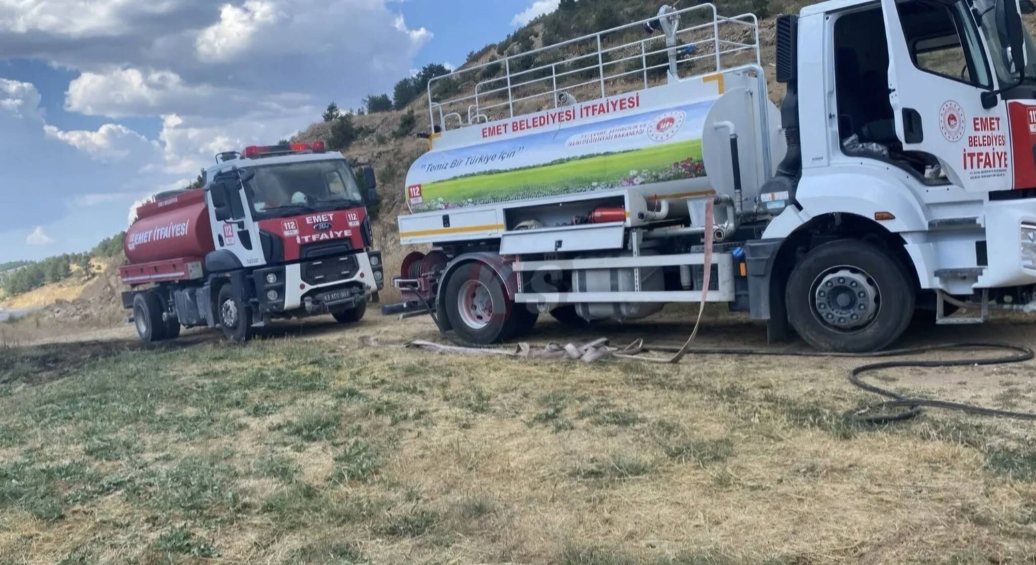 Saman Yüklü Kamyonet Alev Aldı (1)