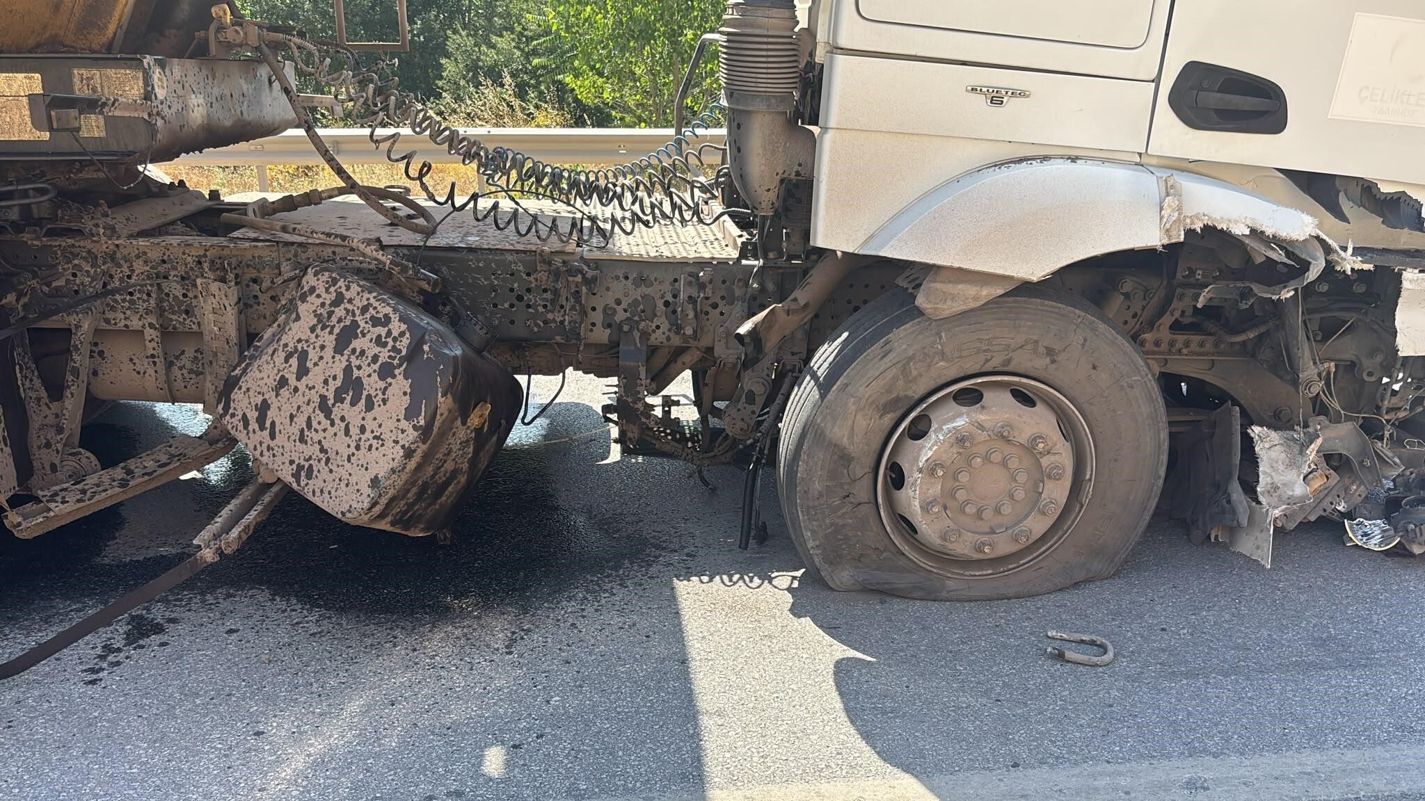 Trafik Kazasında Çok Sayıda Yaralı Var (3)